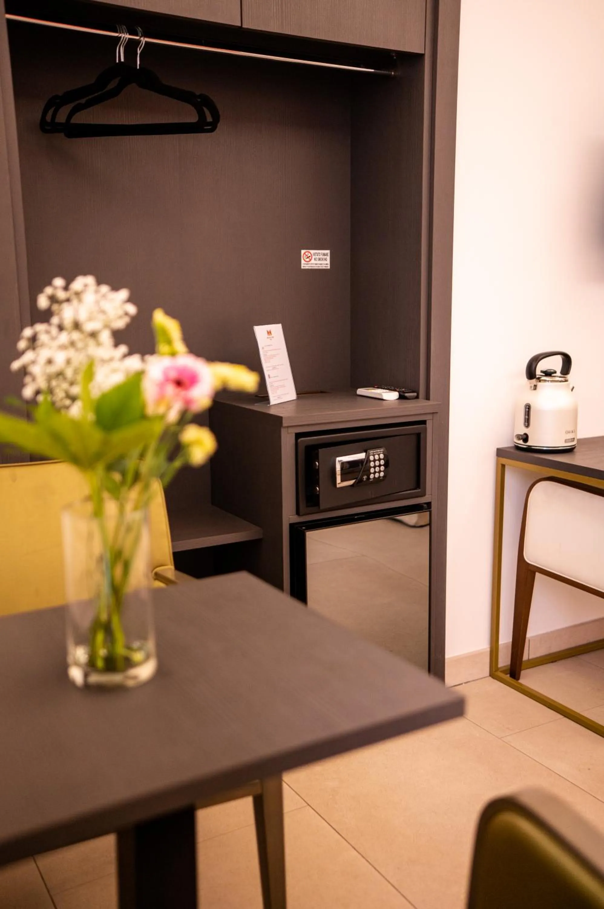 safe in B&B Napoli Time