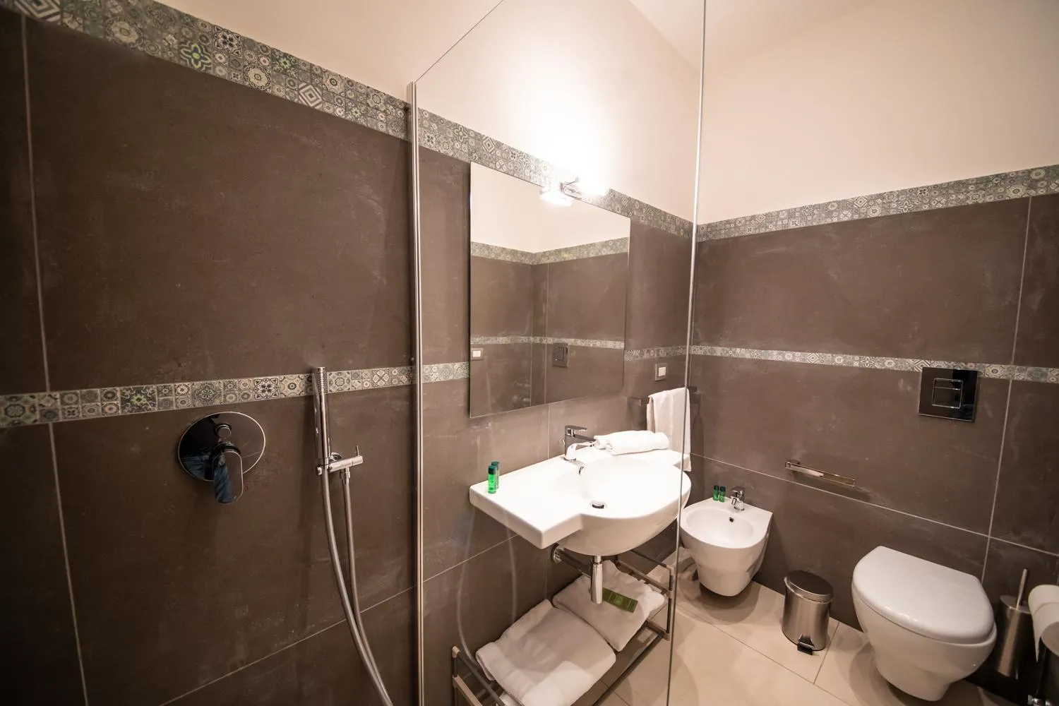 Shower in B&B Napoli Time