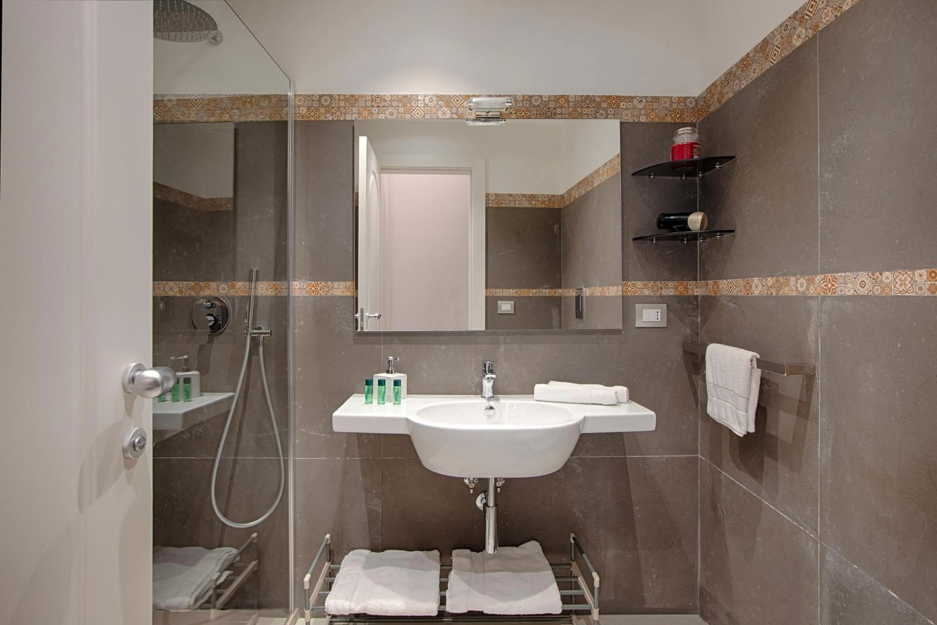 Bathroom in B&B Napoli Time