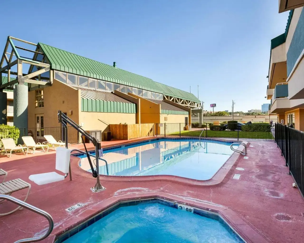 Swimming pool in Homegate Studios & Suites San Antonio Medical Center