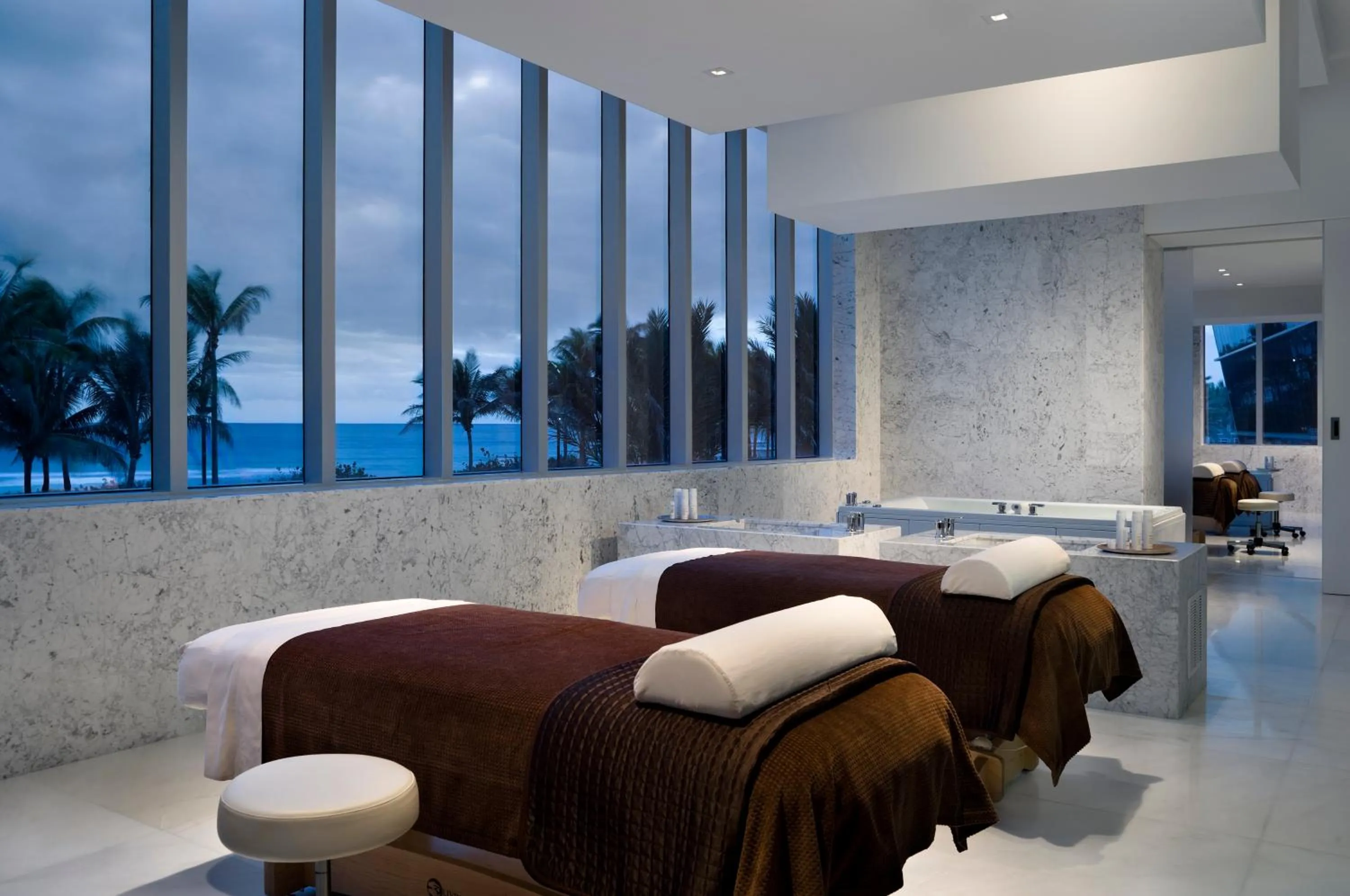 Spa and wellness centre/facilities, Bed in Fontainebleau Miami Beach