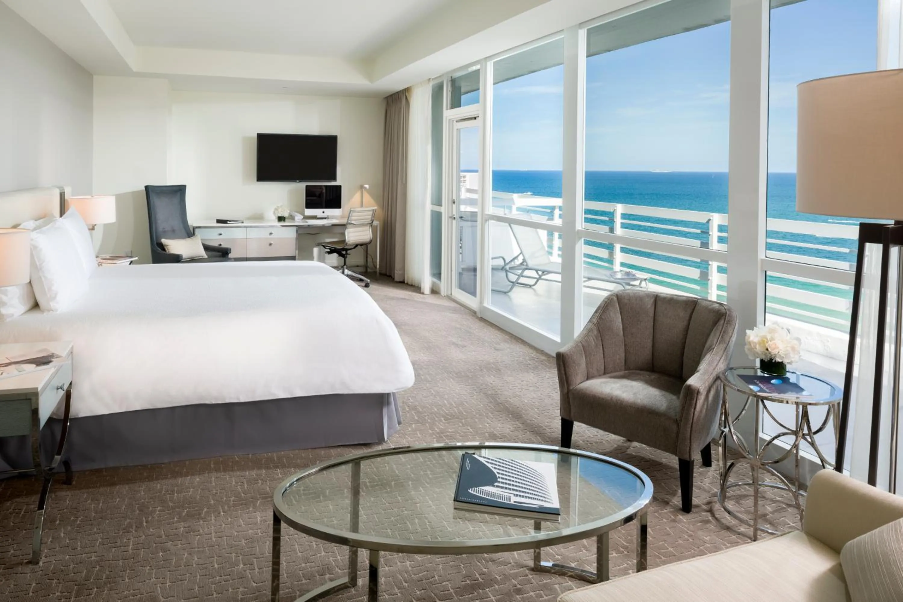Day, Bed in Fontainebleau Miami Beach