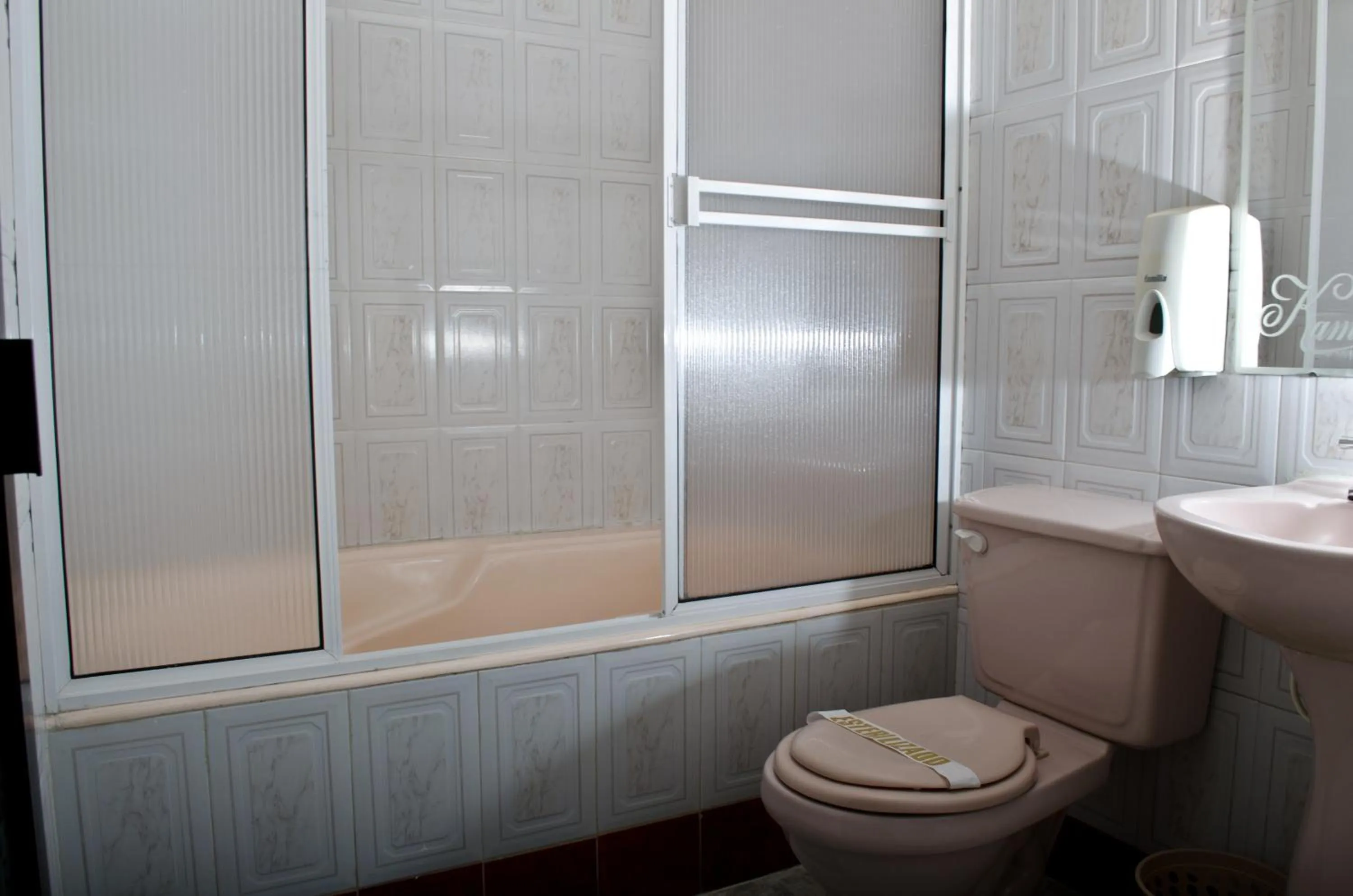 Bathroom in Torettos