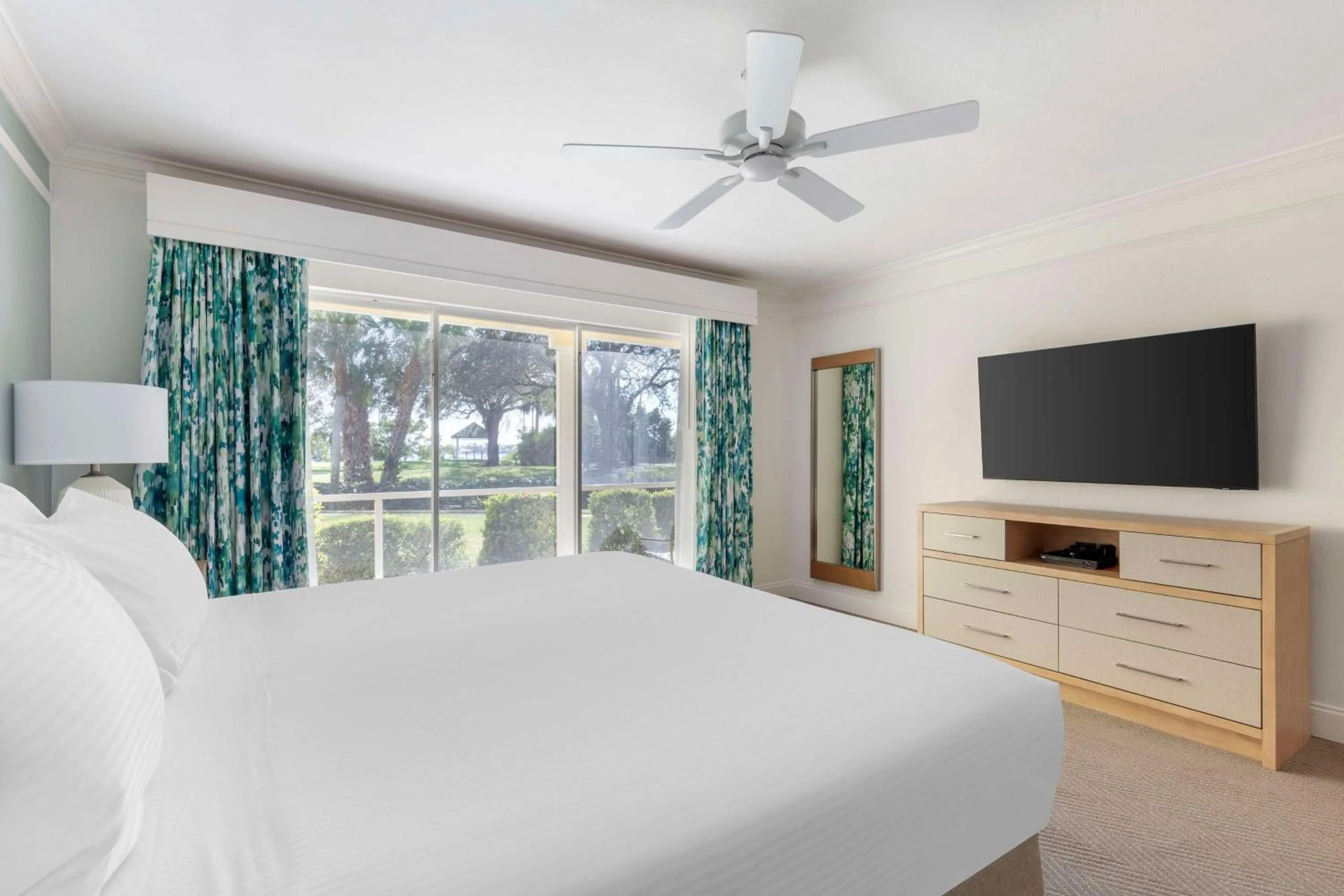 Bed in Hilton Vacation Club Charter Club Naples Bay