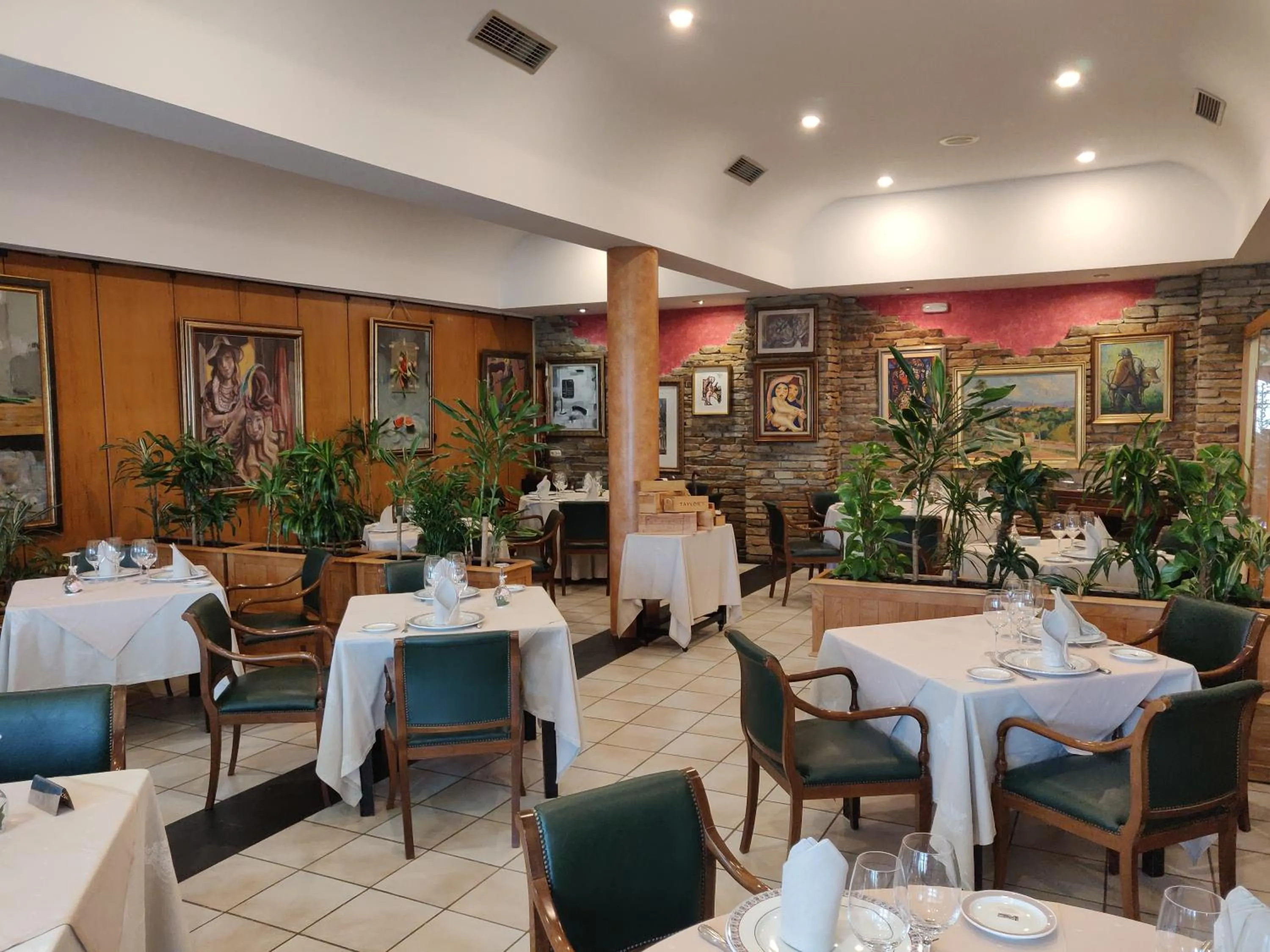 Restaurant/places to eat in Hotel Chef Rivera