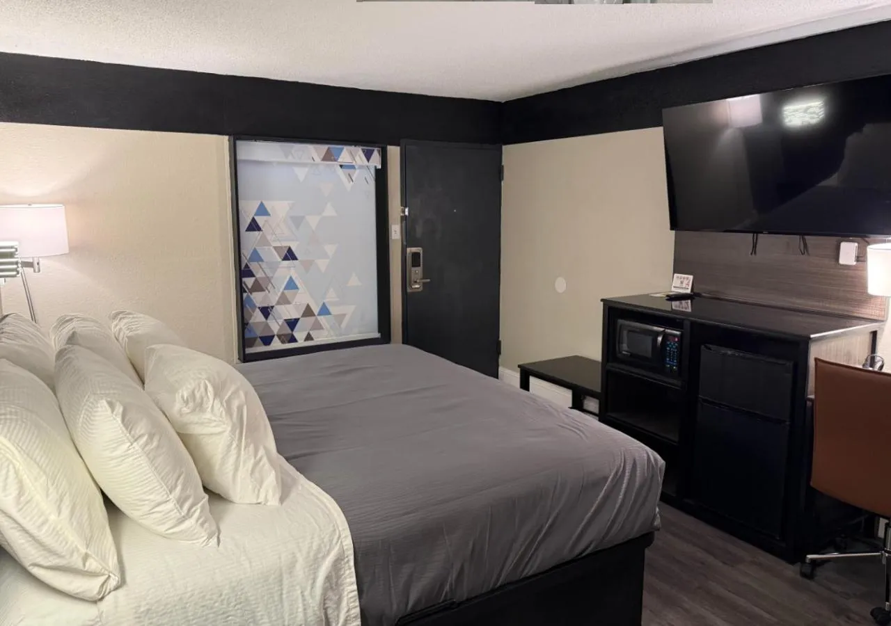 Bedroom, Bed in Lx Hotel, Powered by ACW Circle