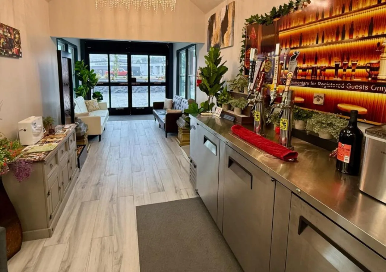 Lounge or bar in Lx Hotel, Powered by ACW Circle