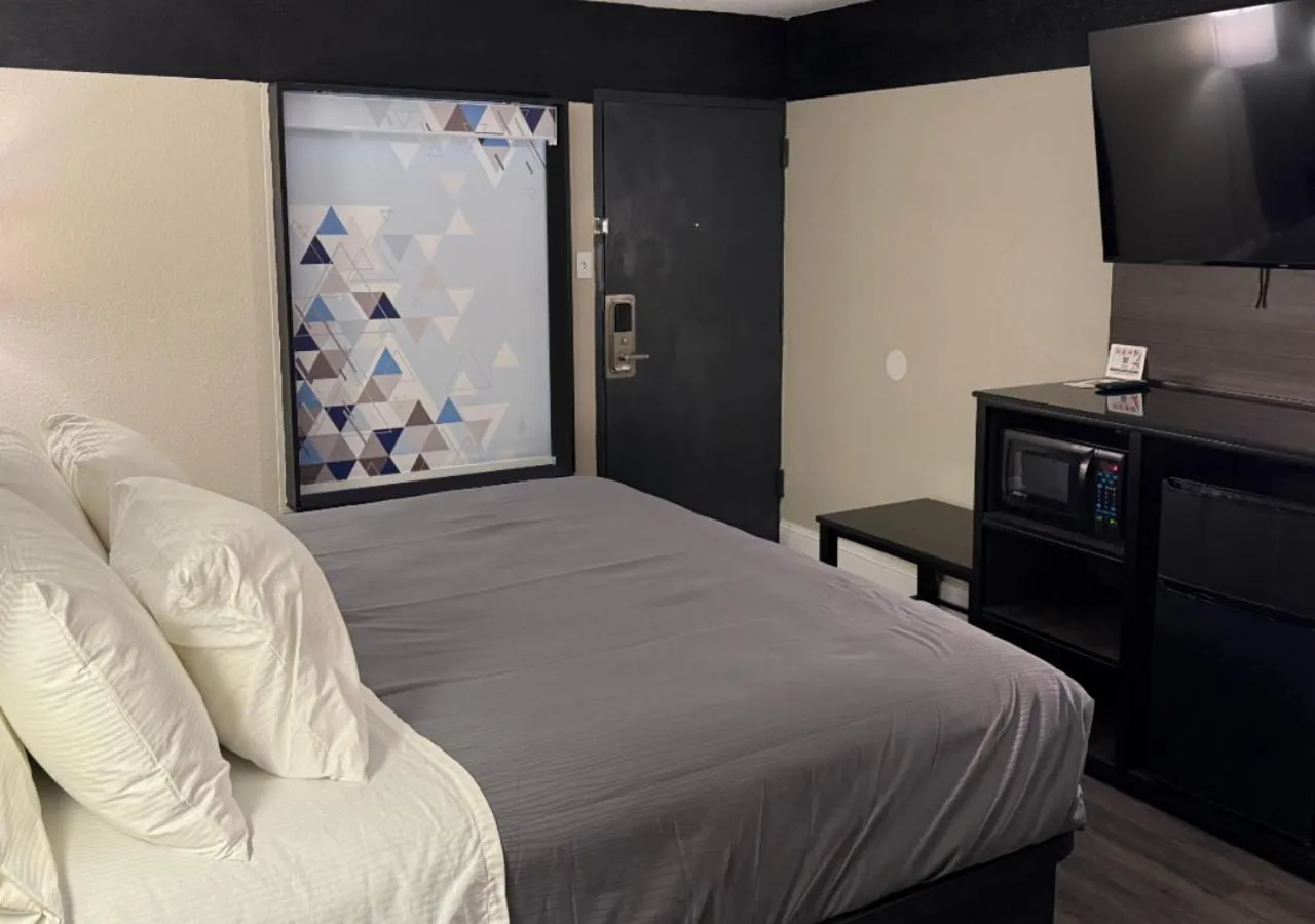 Bedroom, Bed in Lx Hotel, Powered by ACW Circle