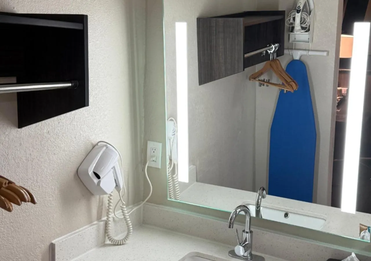 room service in Lx Hotel, Powered by ACW Circle