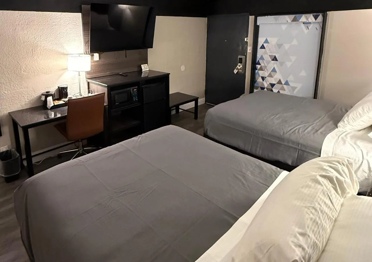 Bedroom, Bed in Lx Hotel, Powered by ACW Circle