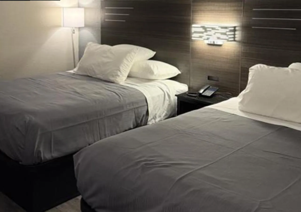 room service, Bed in Lx Hotel, Powered by ACW Circle