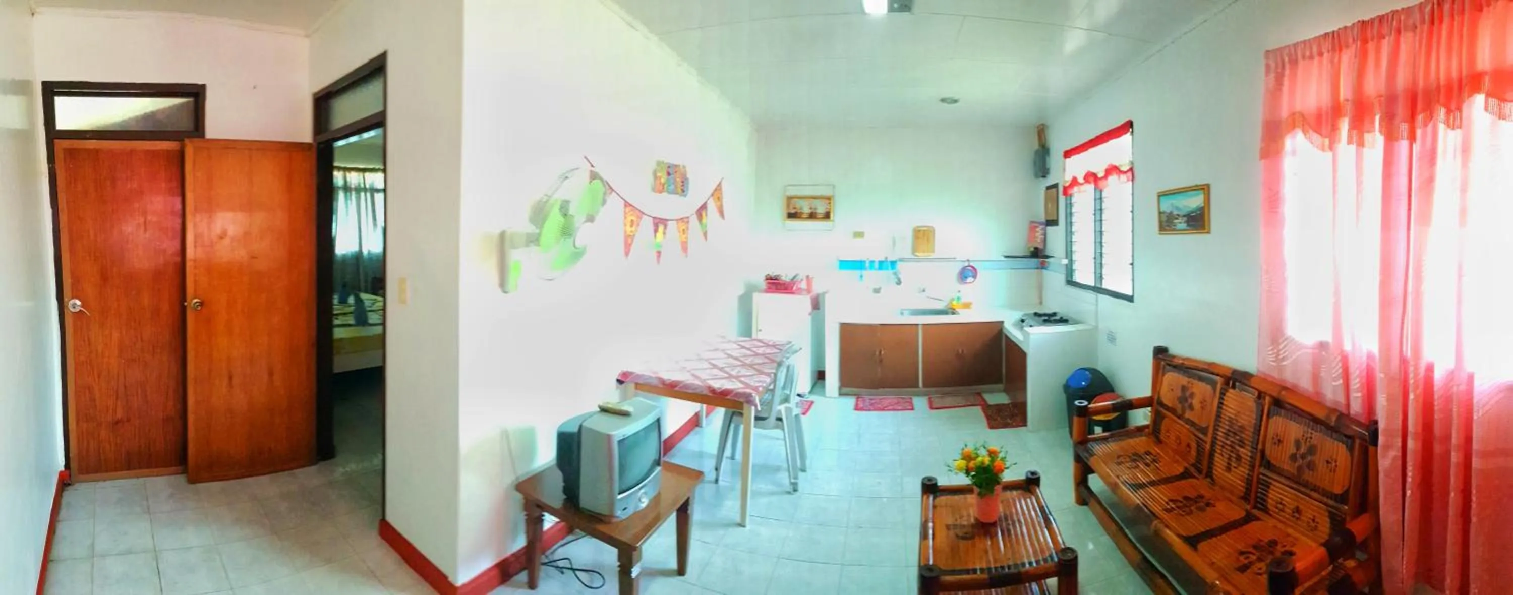 Dining area in WHITE BEACH GUEST HOUSE