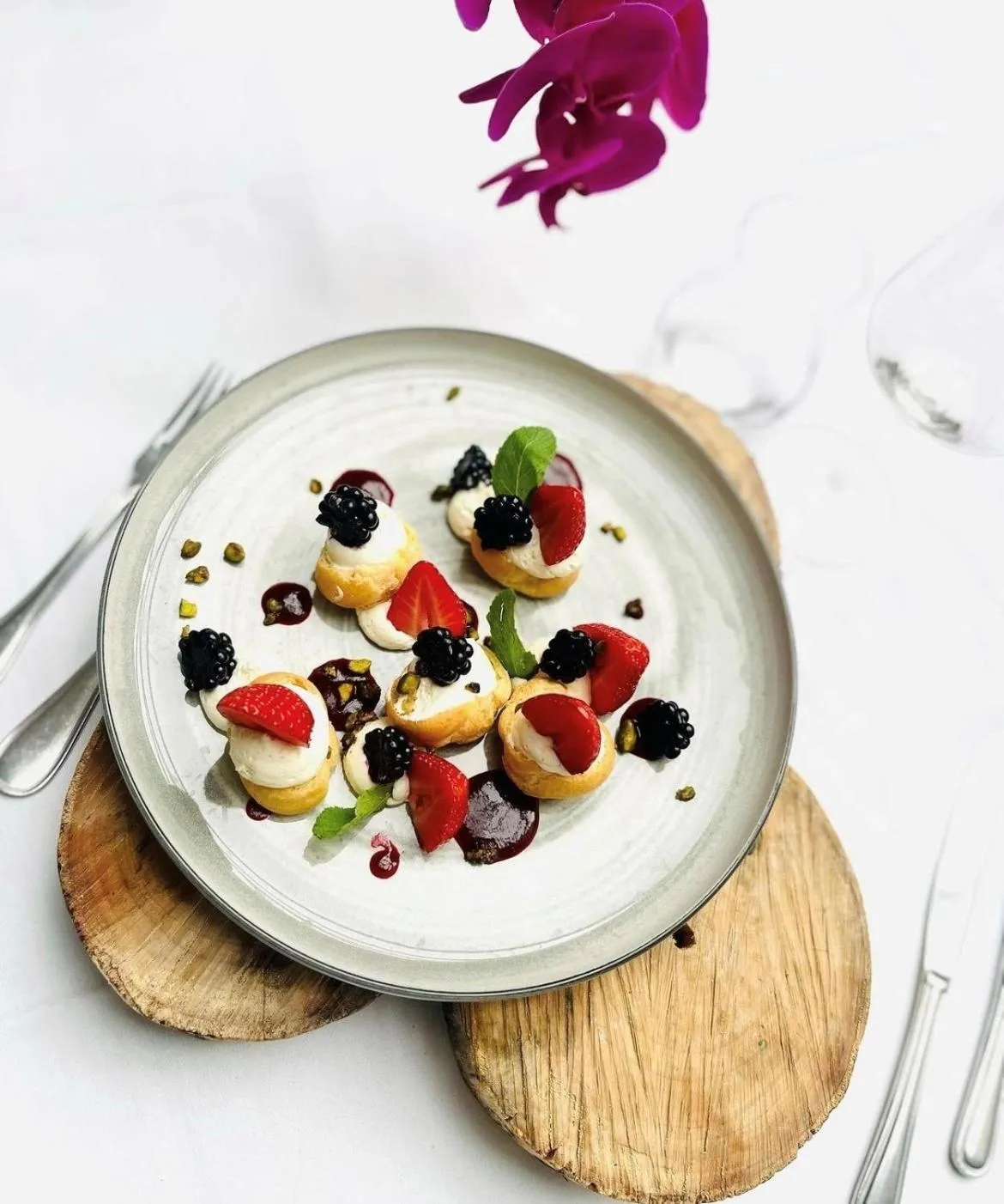 Restaurant/places to eat in Logis Hôtel & Restaurant du Sauvage