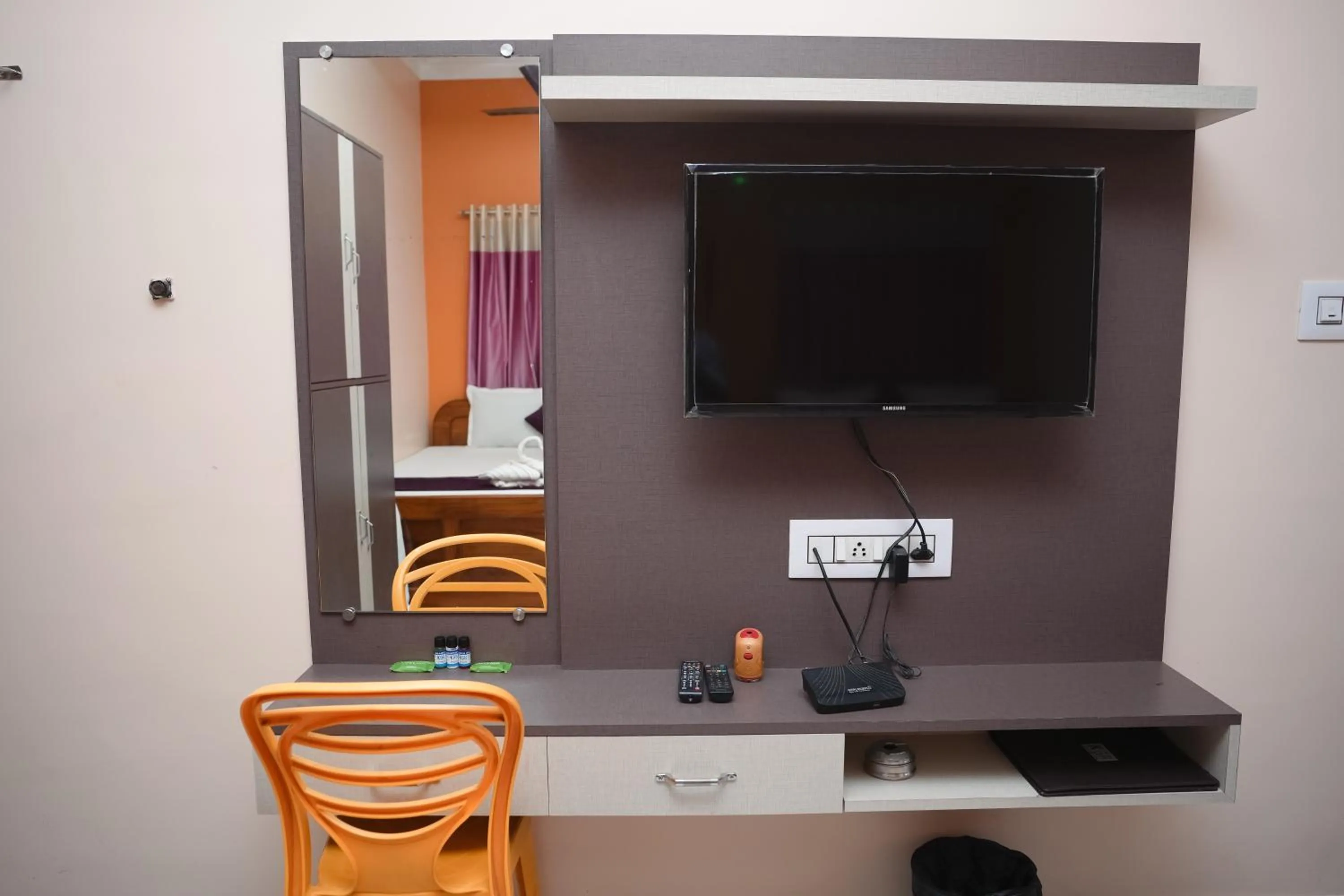 TV and multimedia in Kristi Guest House, Shantiniketan