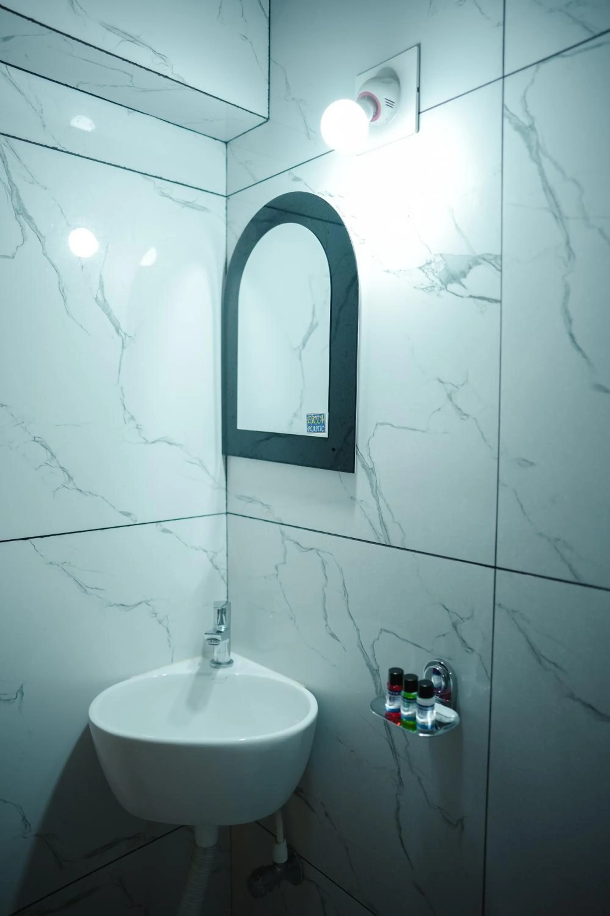 Bathroom in Kristi Guest House, Shantiniketan