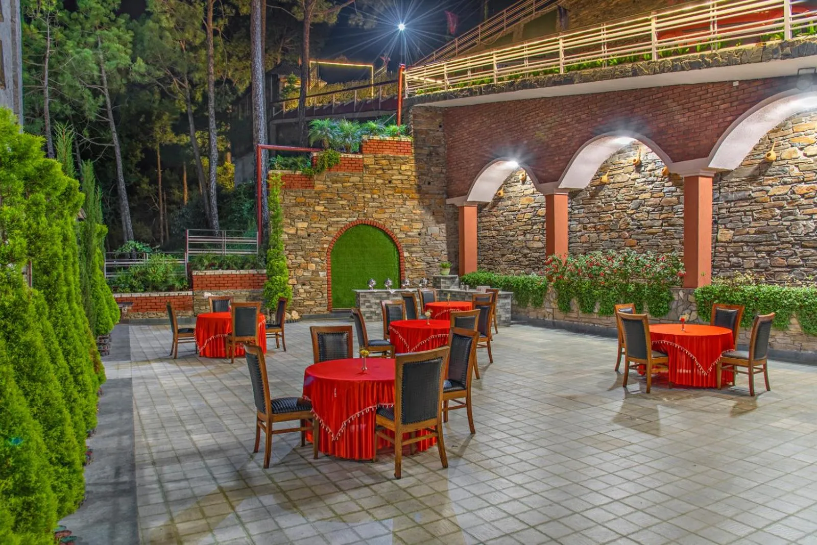 Evening entertainment in Kanishka Retreat Resort Chail