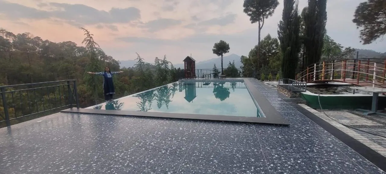 Swimming pool in Kanishka Retreat Resort Chail