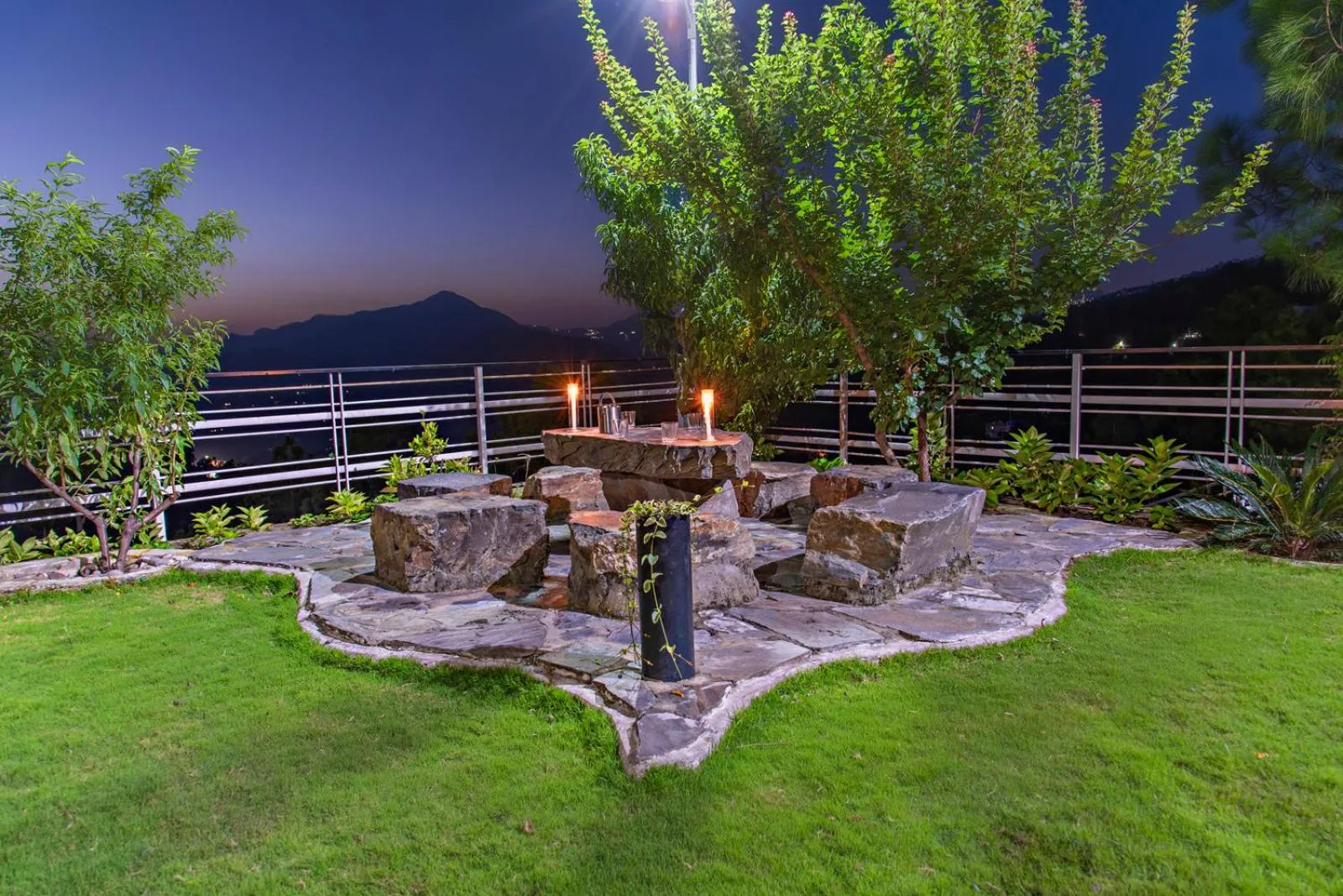 Restaurant/places to eat in Kanishka Retreat Resort Chail