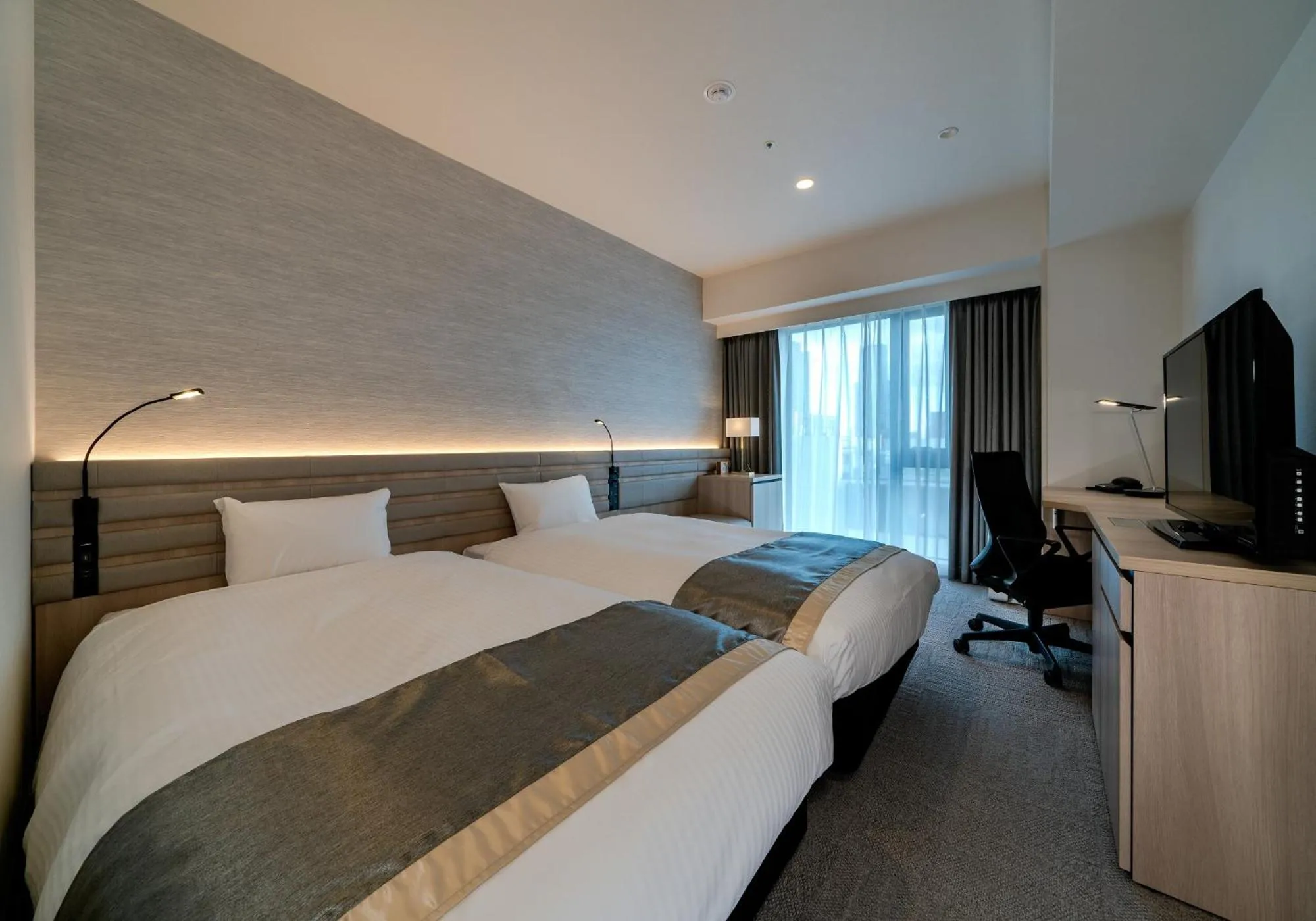 Photo of the whole room, Bed in Daiwa Roynet Hotel Sendai Ichibancho PREMIER