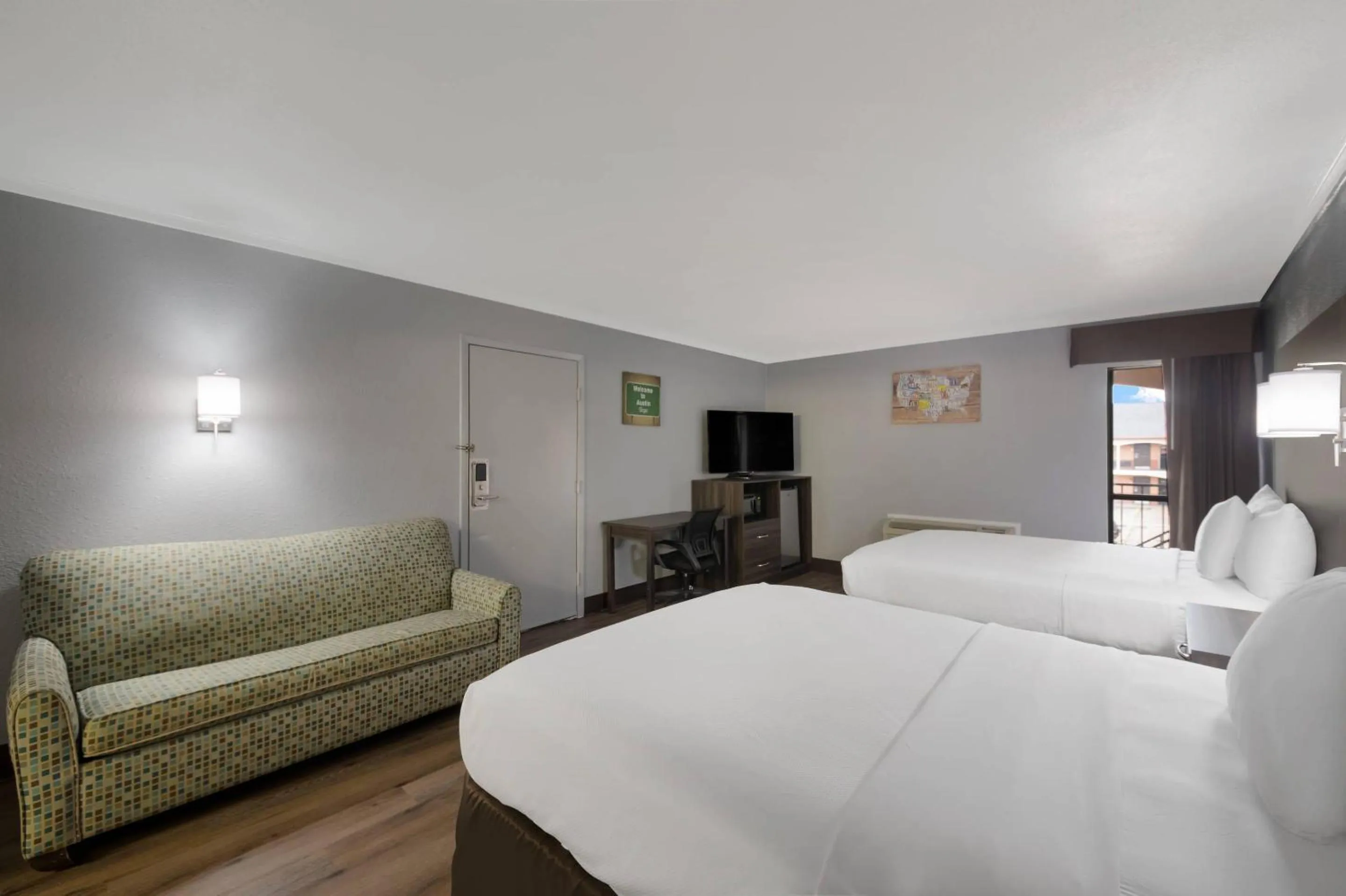 Bedroom, Bed in Econo Lodge Austin North near The Domain