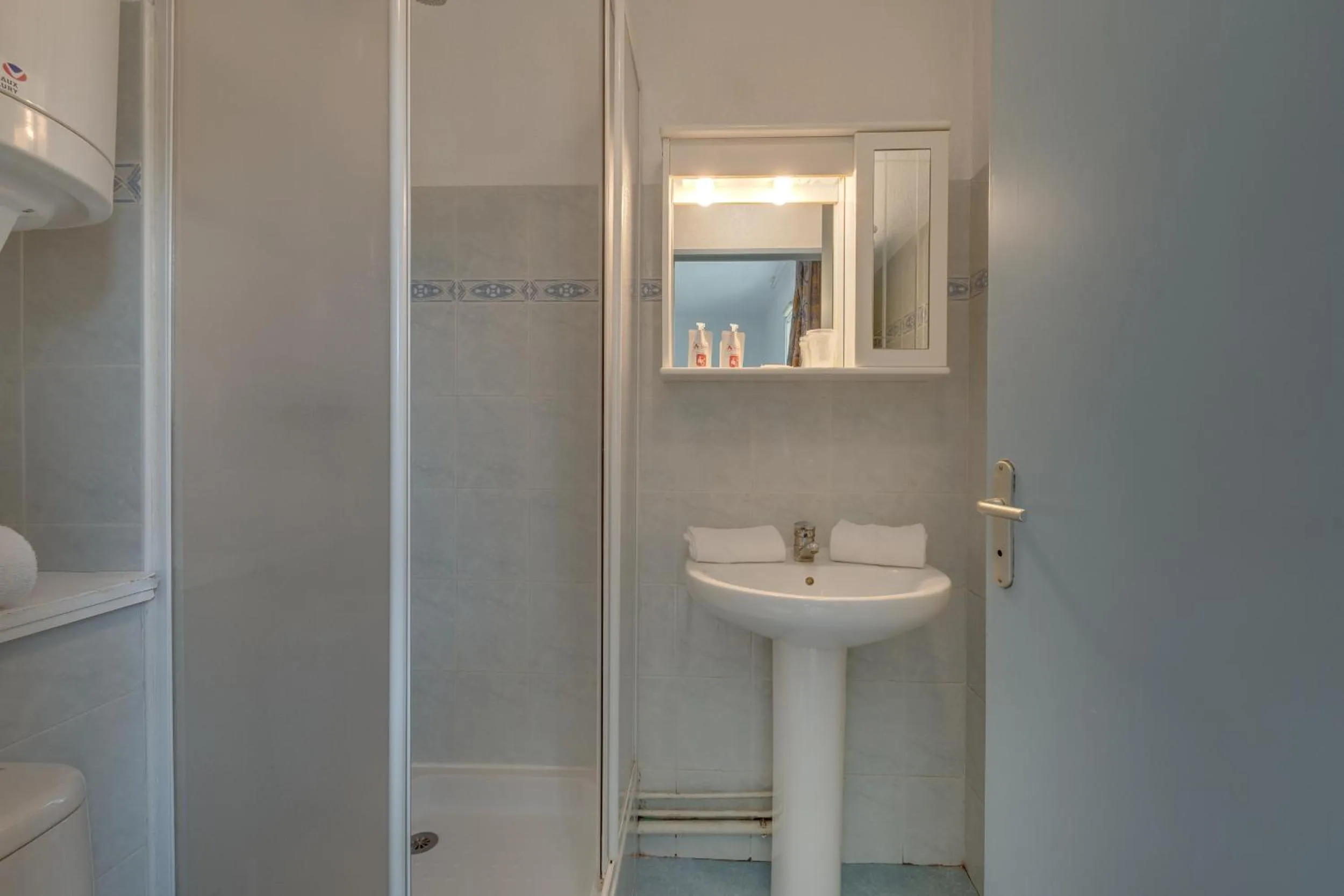 Shower in City Résidence Sophia