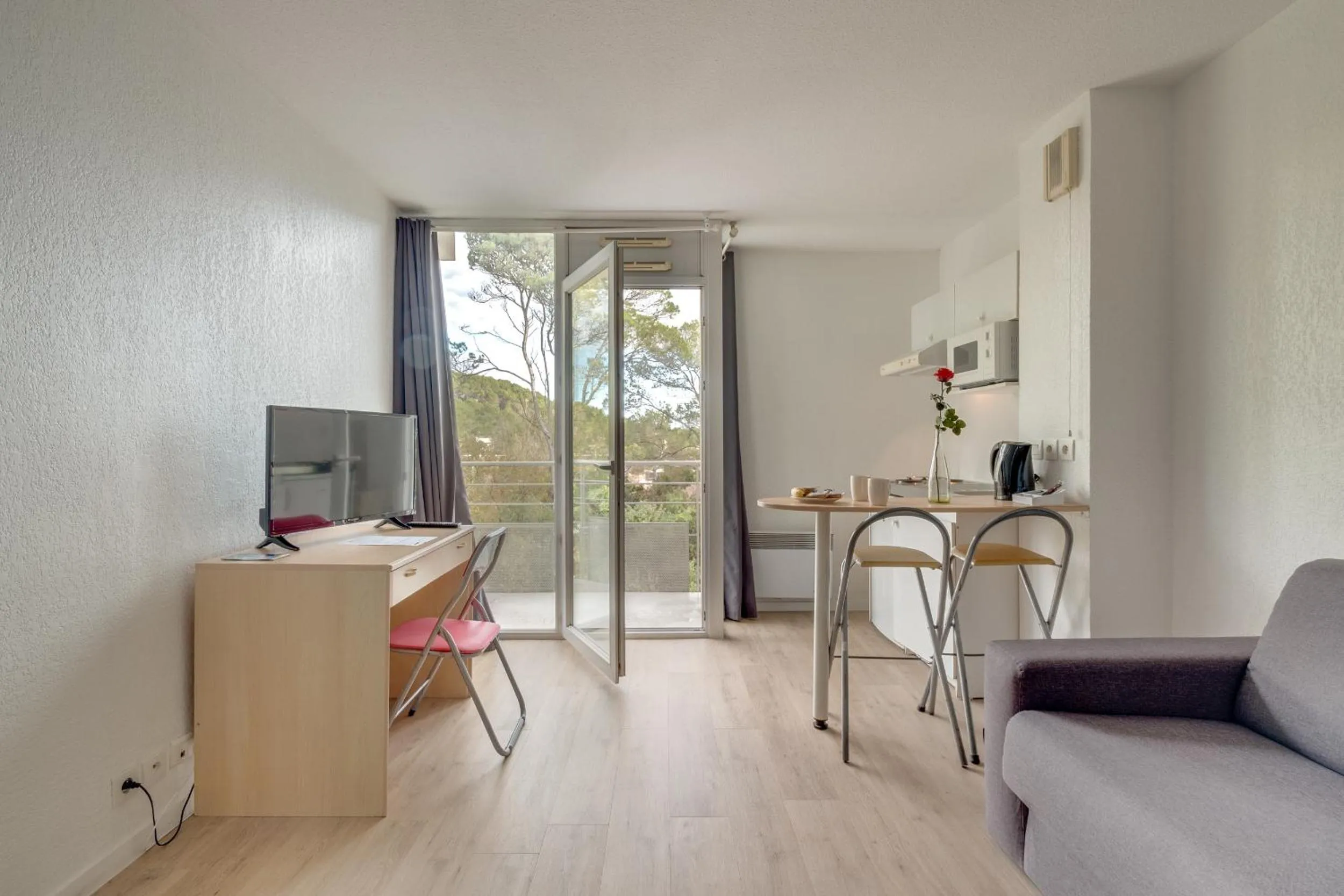 TV and multimedia in City Résidence Sophia