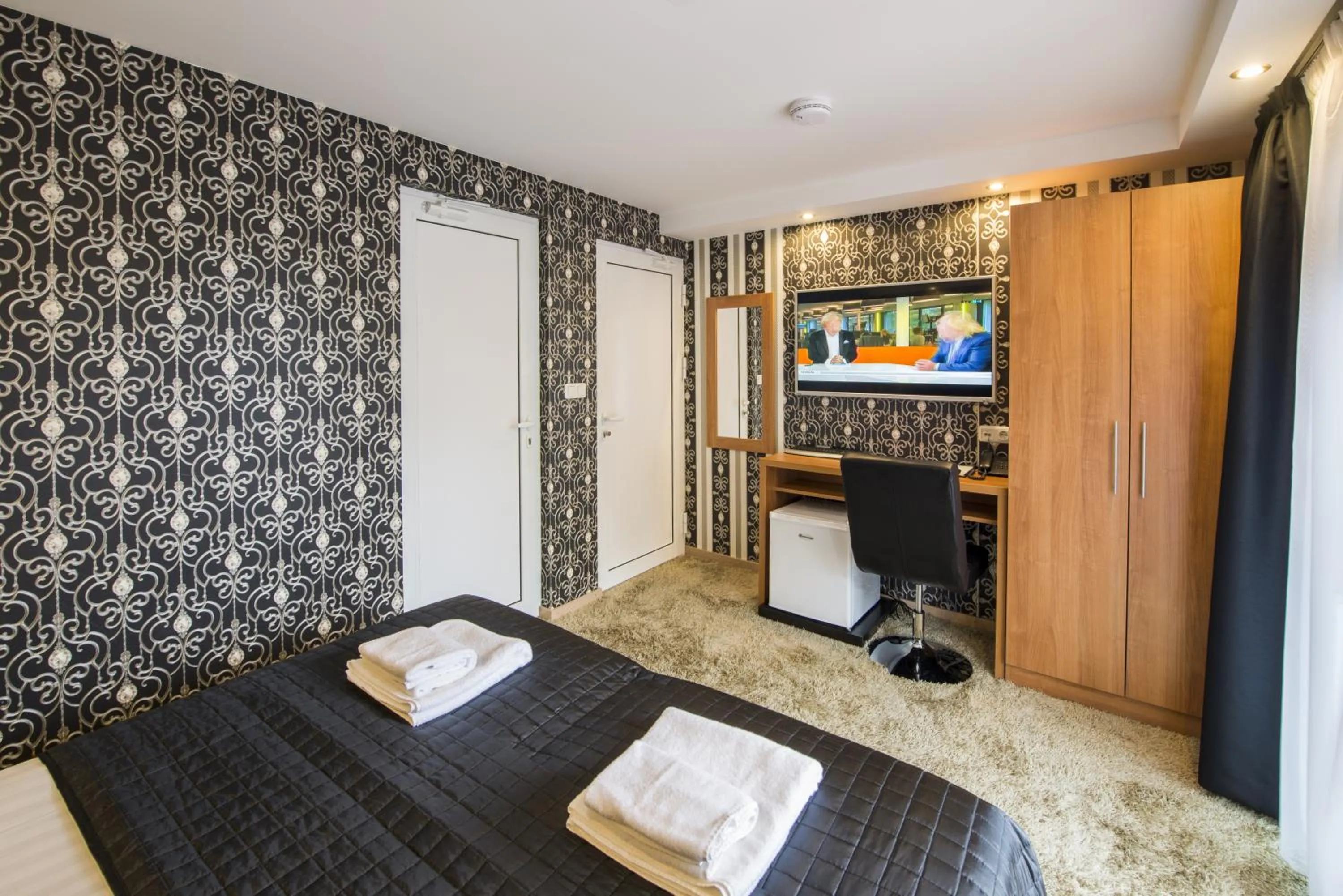 Photo of the whole room, Bed in Villa Monte Dana