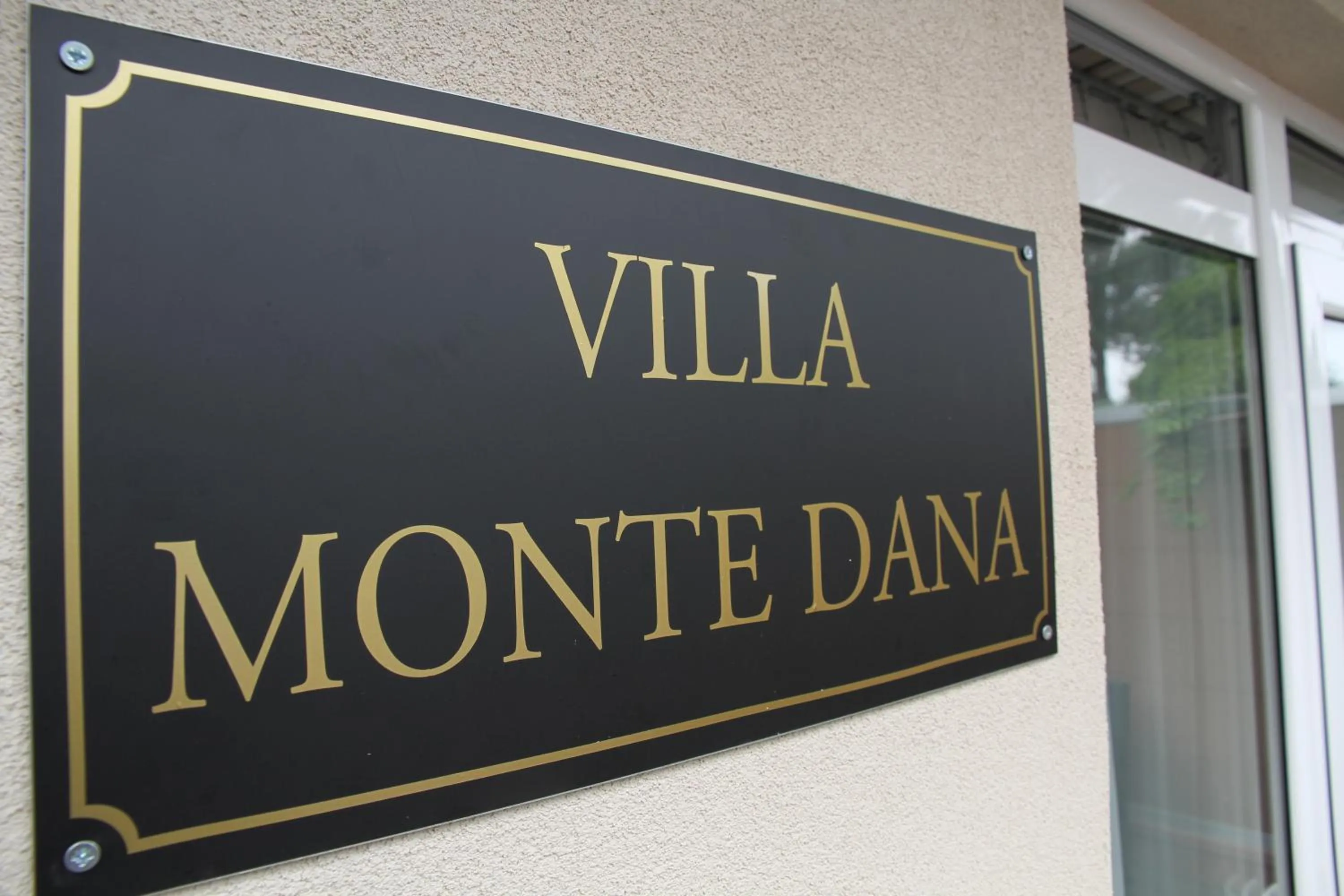 Logo/Certificate/Sign in Villa Monte Dana