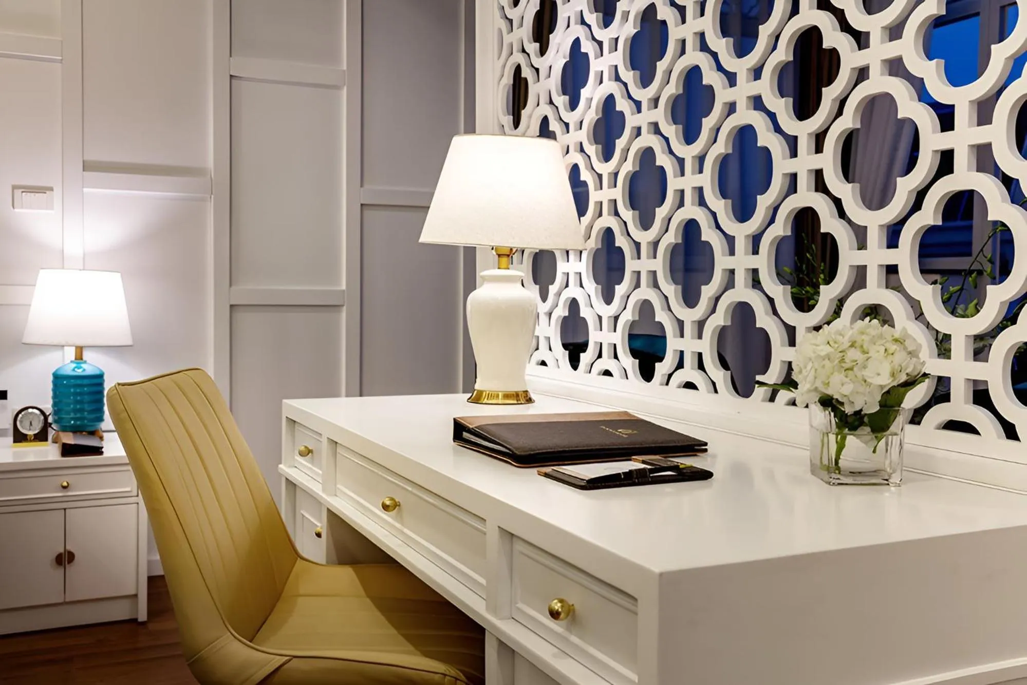 Bedroom in Minasi HanoiOi Lakeside Hotel