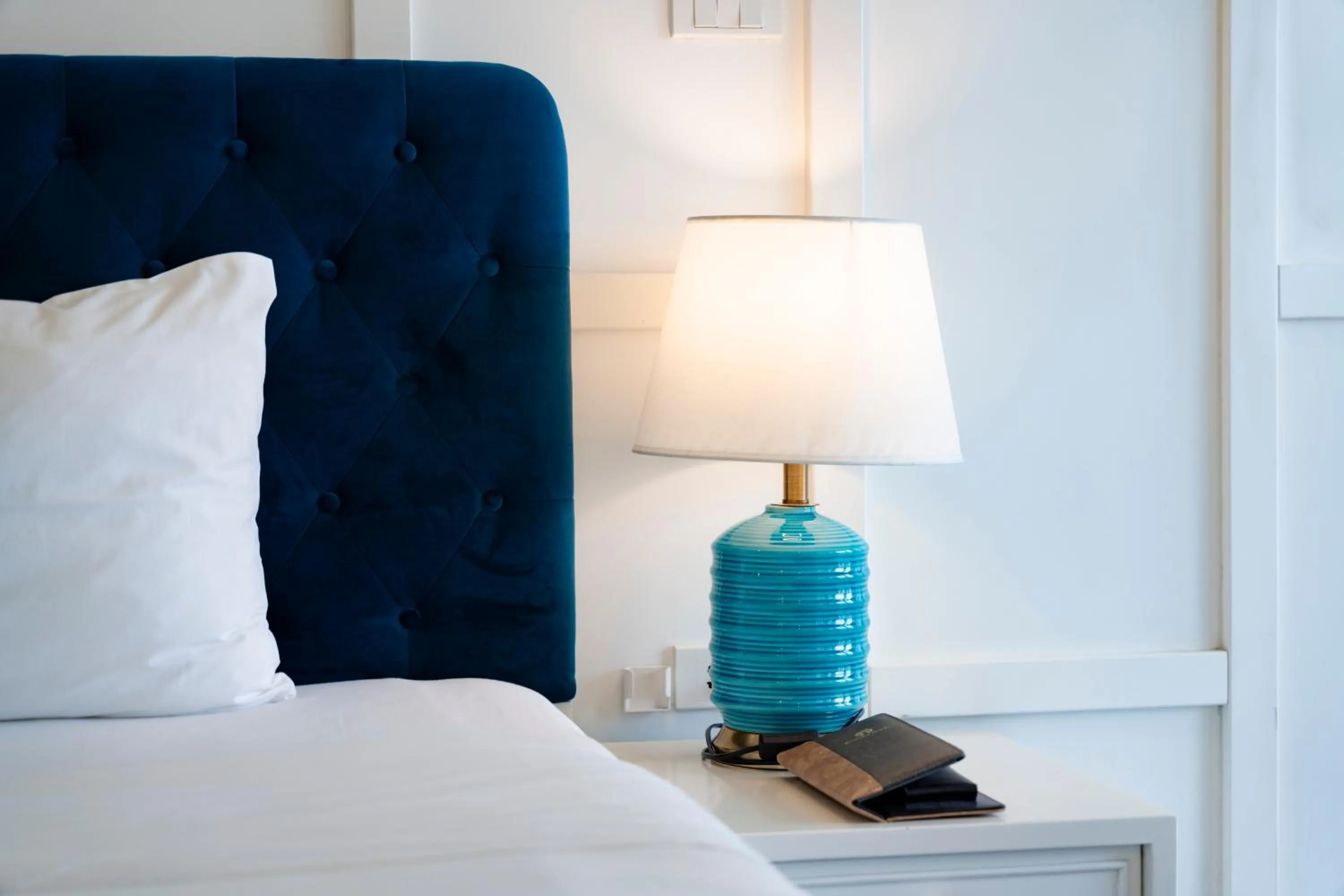 TV and multimedia, Bed in Minasi HanoiOi Lakeside Hotel