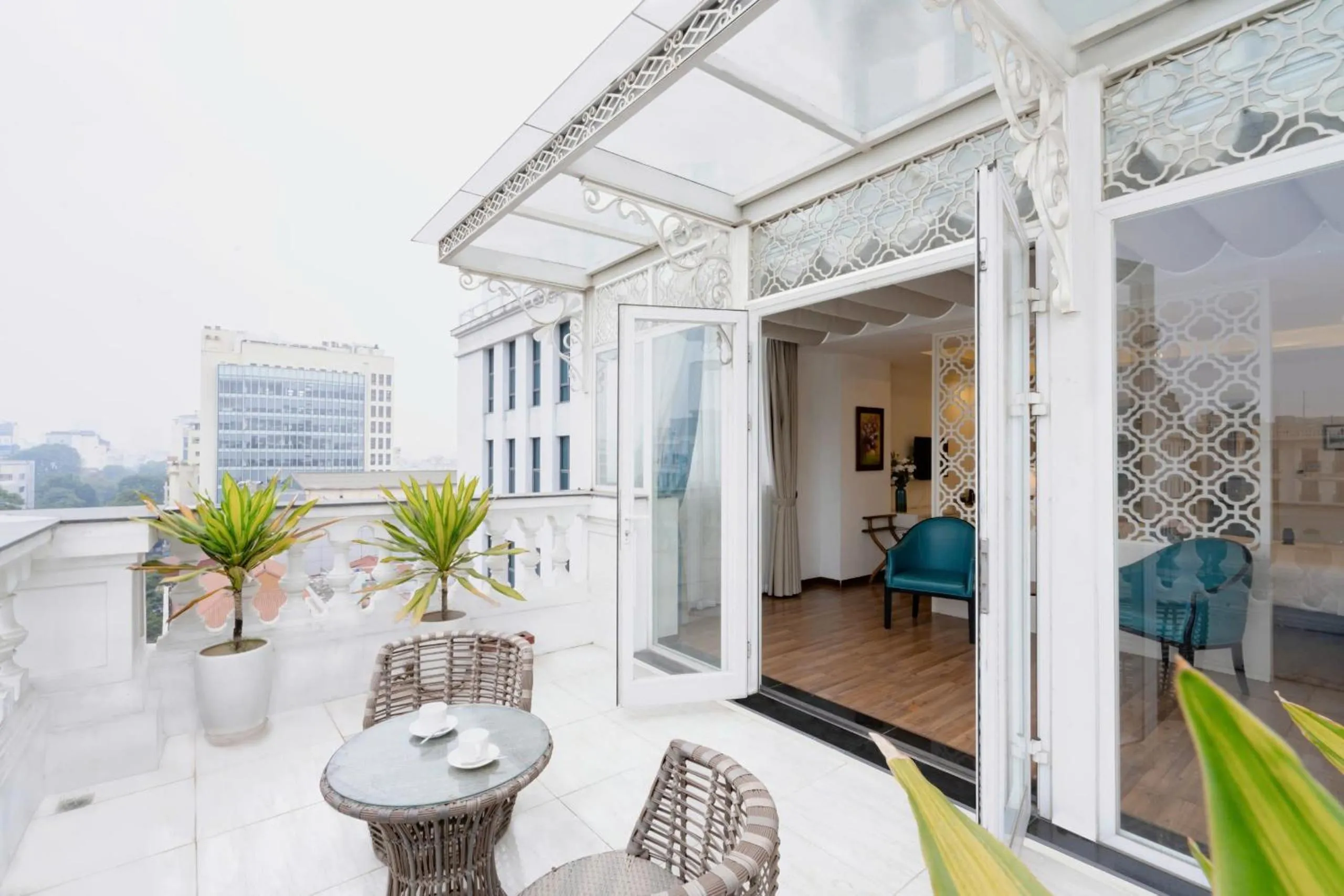 Property building in Minasi HanoiOi Lakeside Hotel