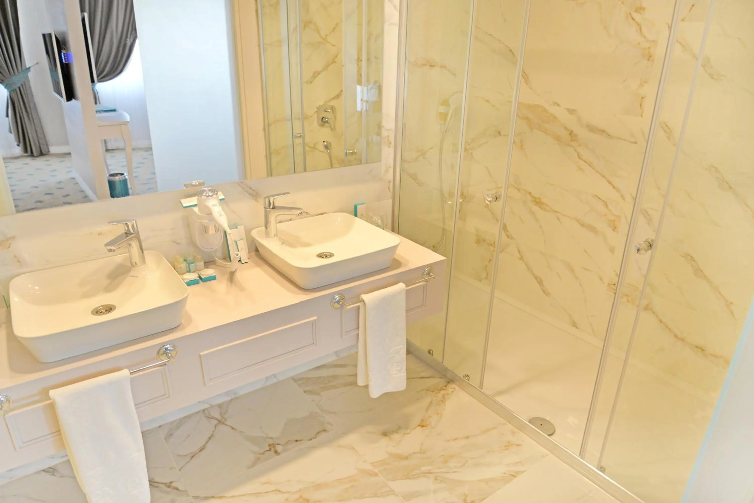 Bathroom in ADEMPİRA TERMAL&SPAHOTEL