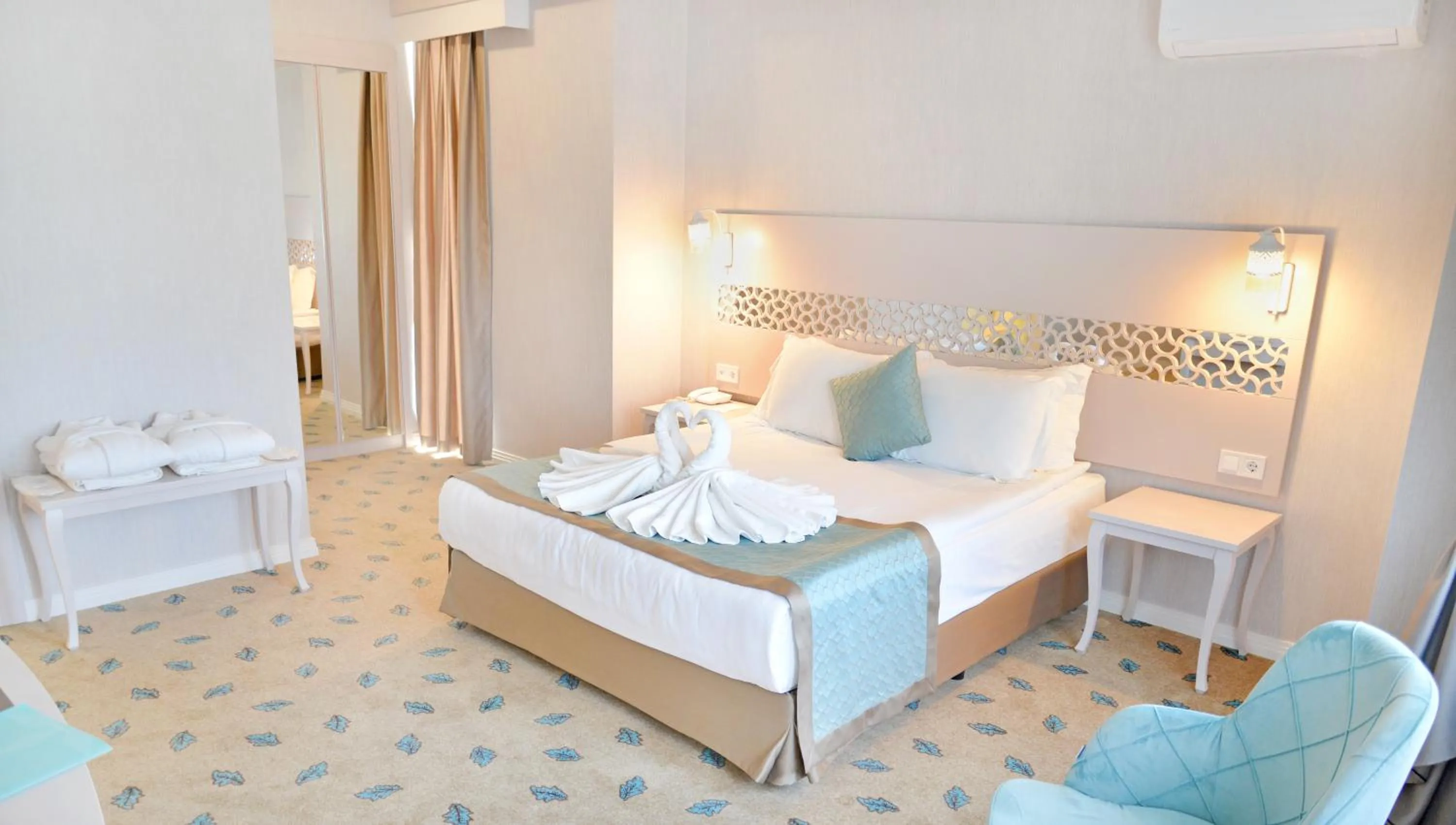 Bed in ADEMPİRA TERMAL&SPAHOTEL