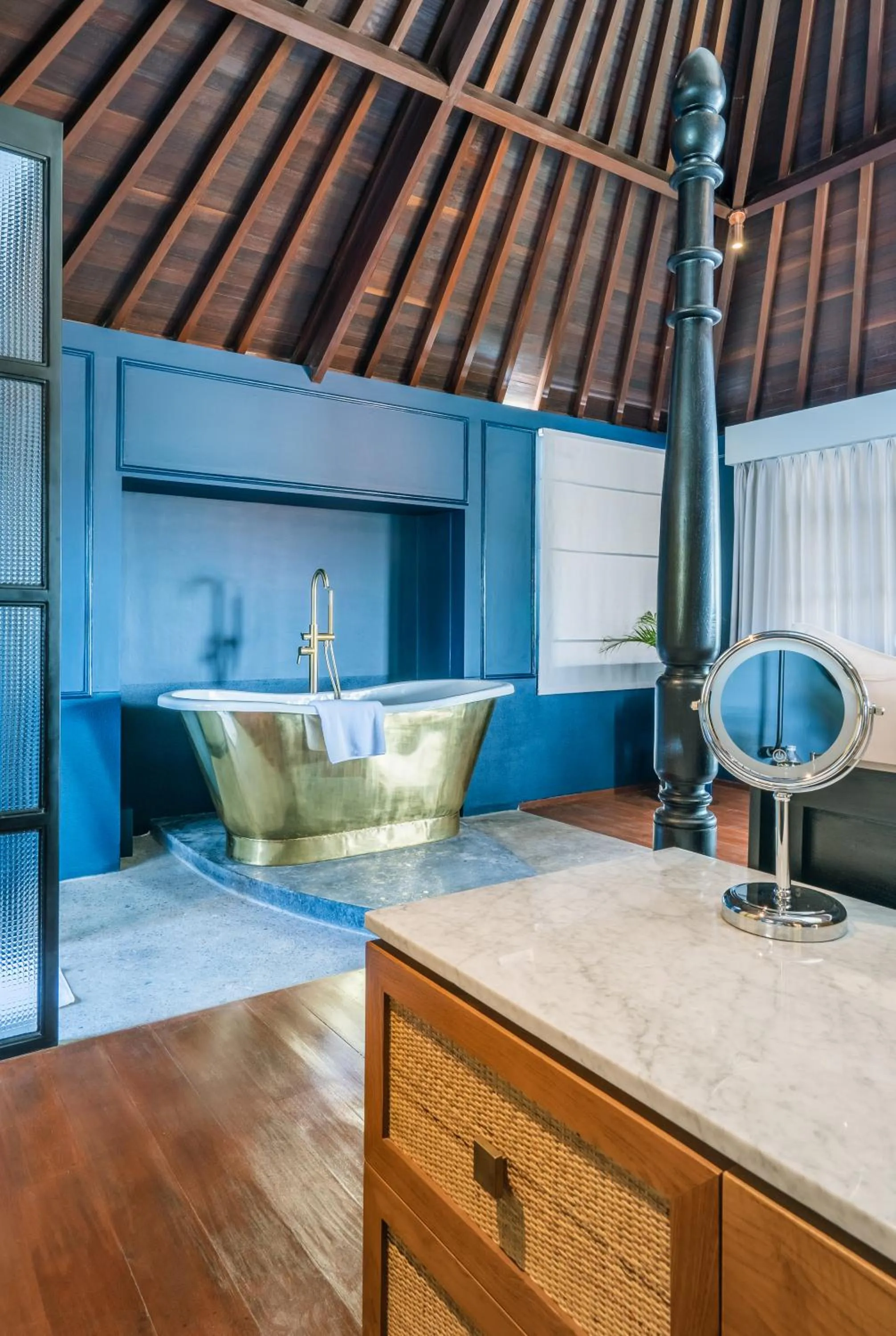 Bath in Ulu Cliffhouse