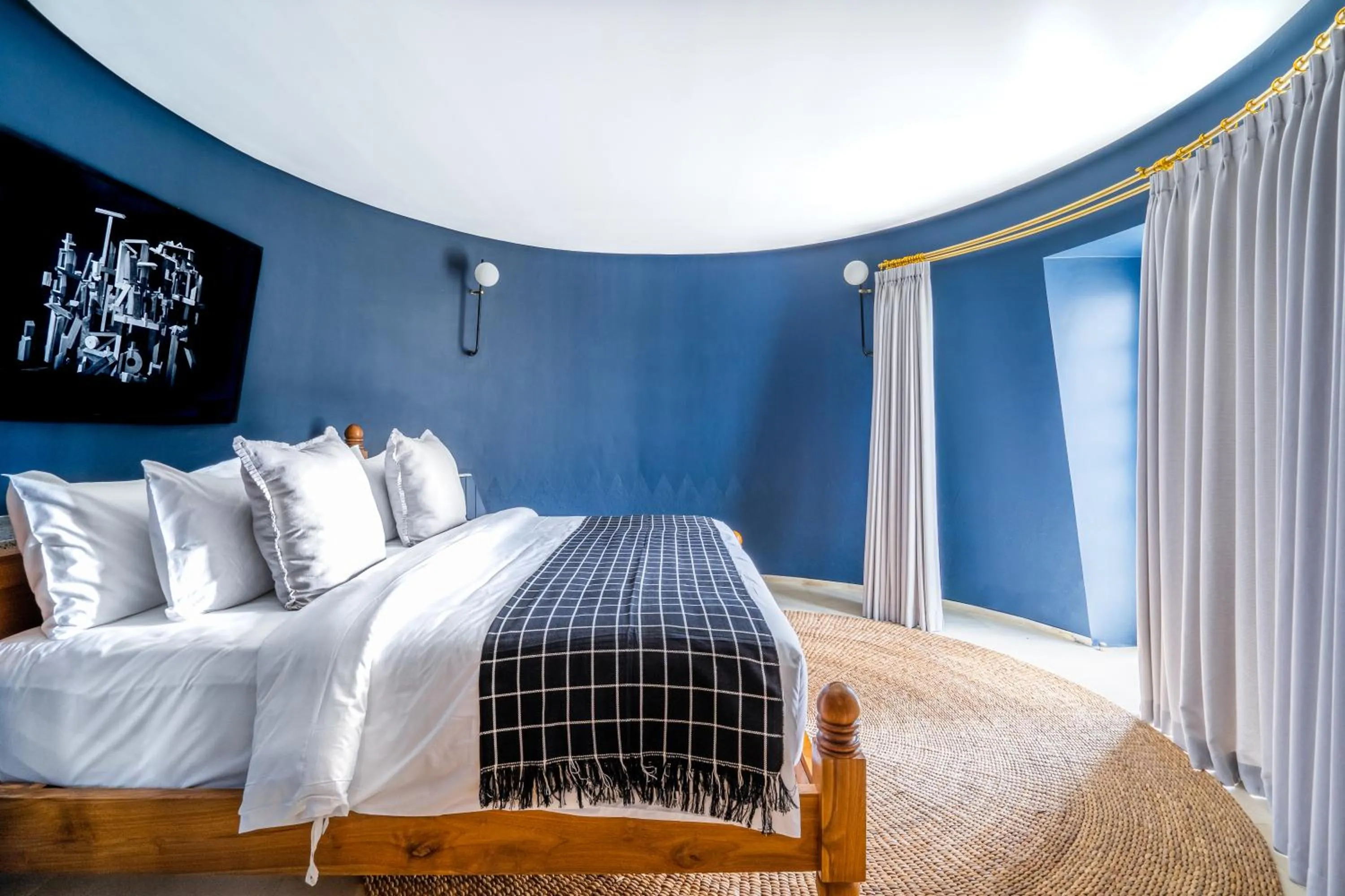 Photo of the whole room, Bed in Ulu Cliffhouse