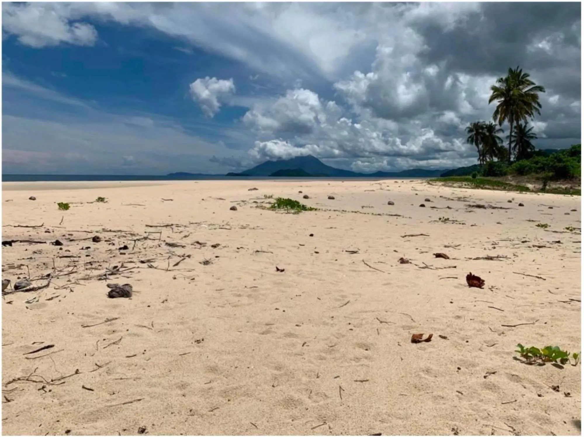 Beach in Basio's Place Tourist Inn by RedDoorz