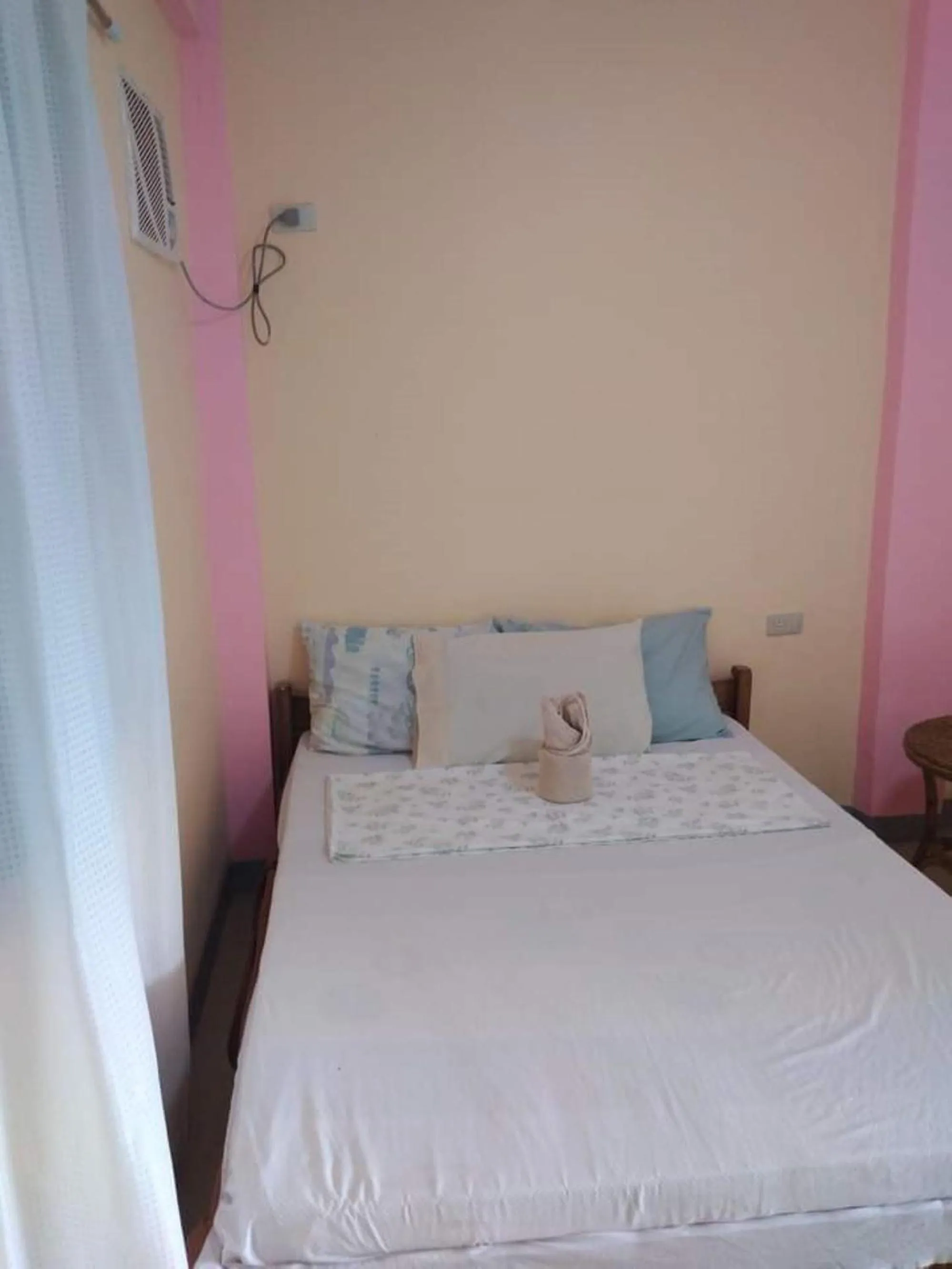 Bed in Basio's Place Tourist Inn by RedDoorz