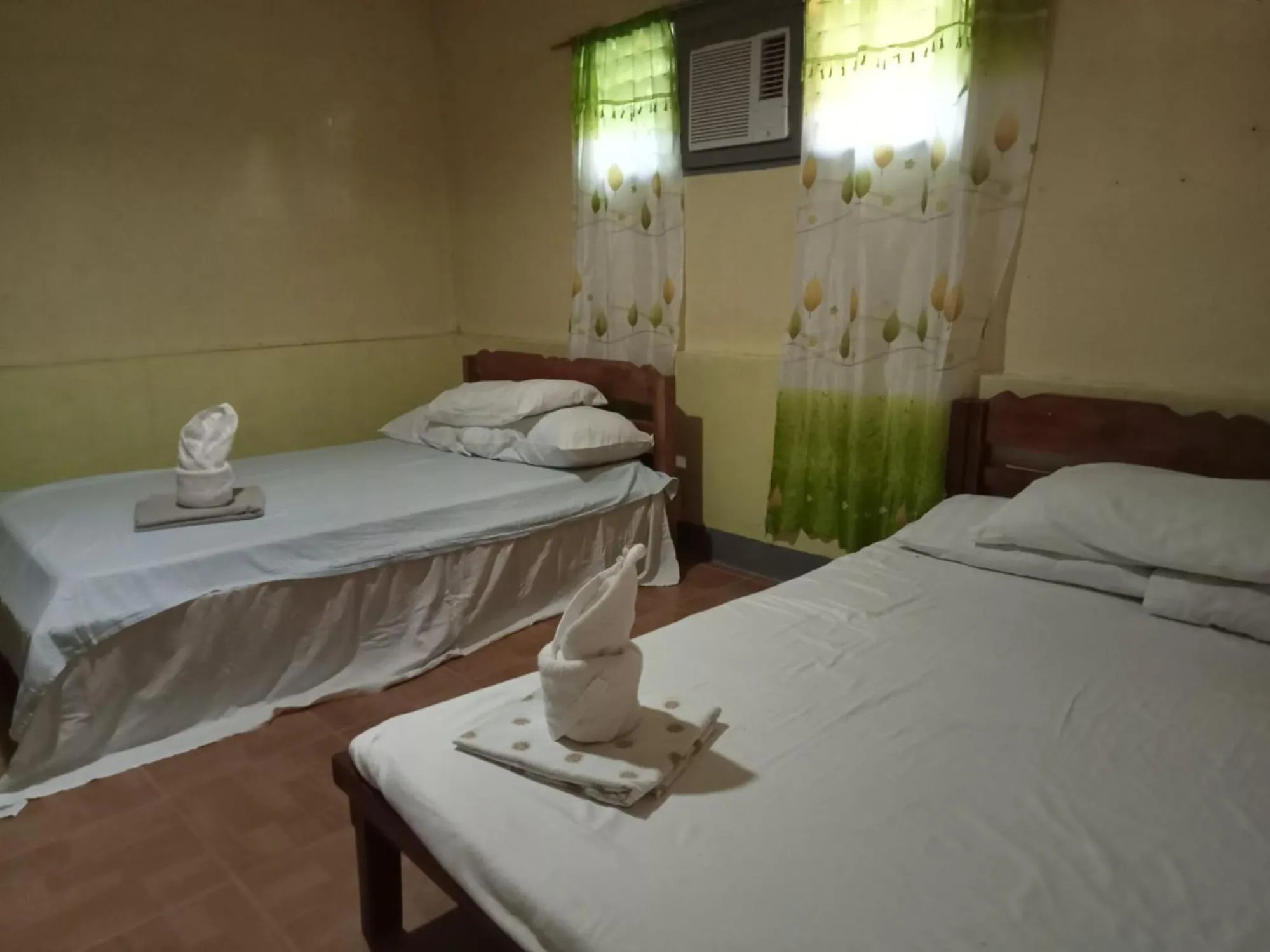 Bed in Basio's Place Tourist Inn by RedDoorz