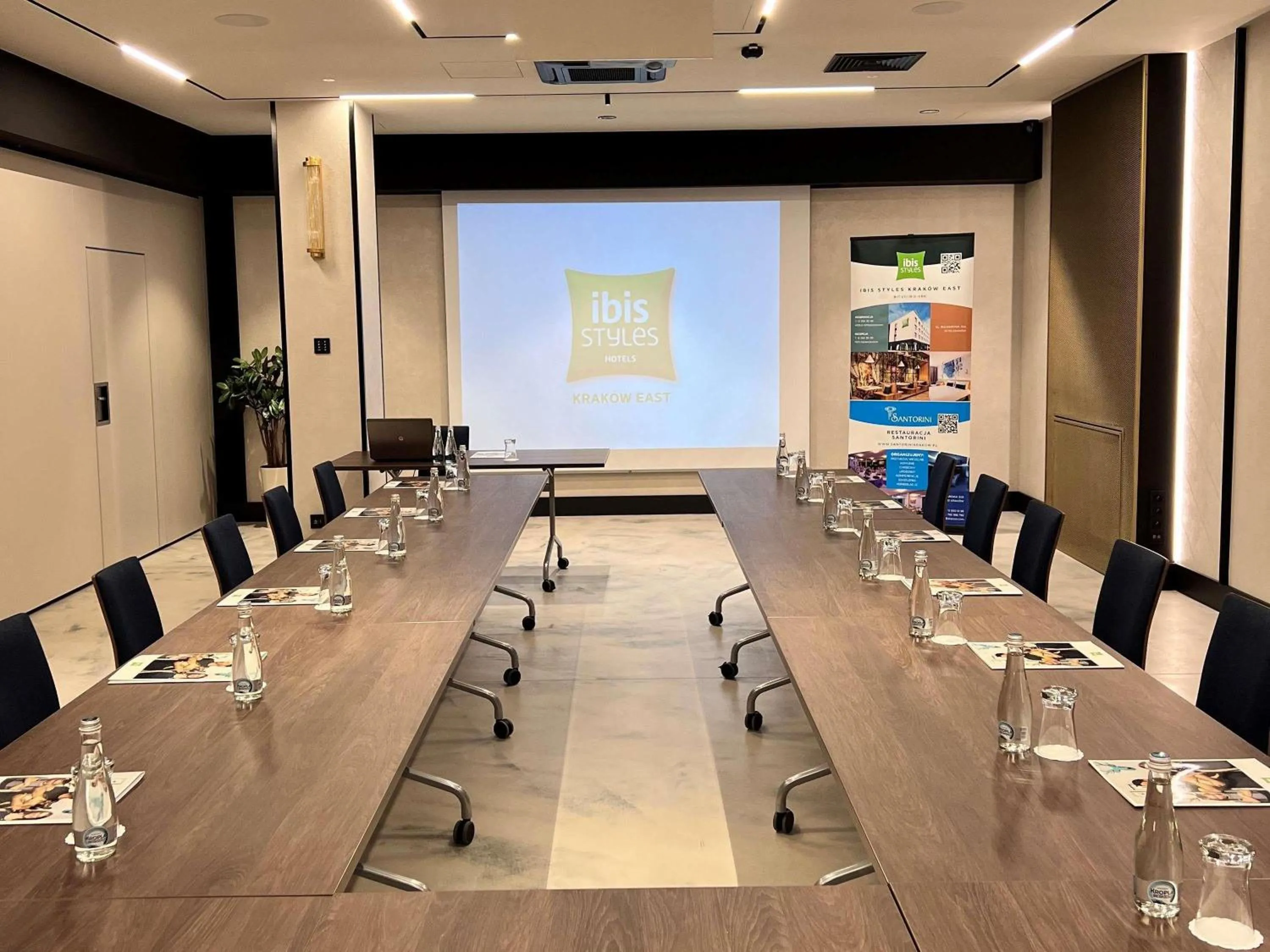 Meeting/conference room in ibis Styles Kraków East