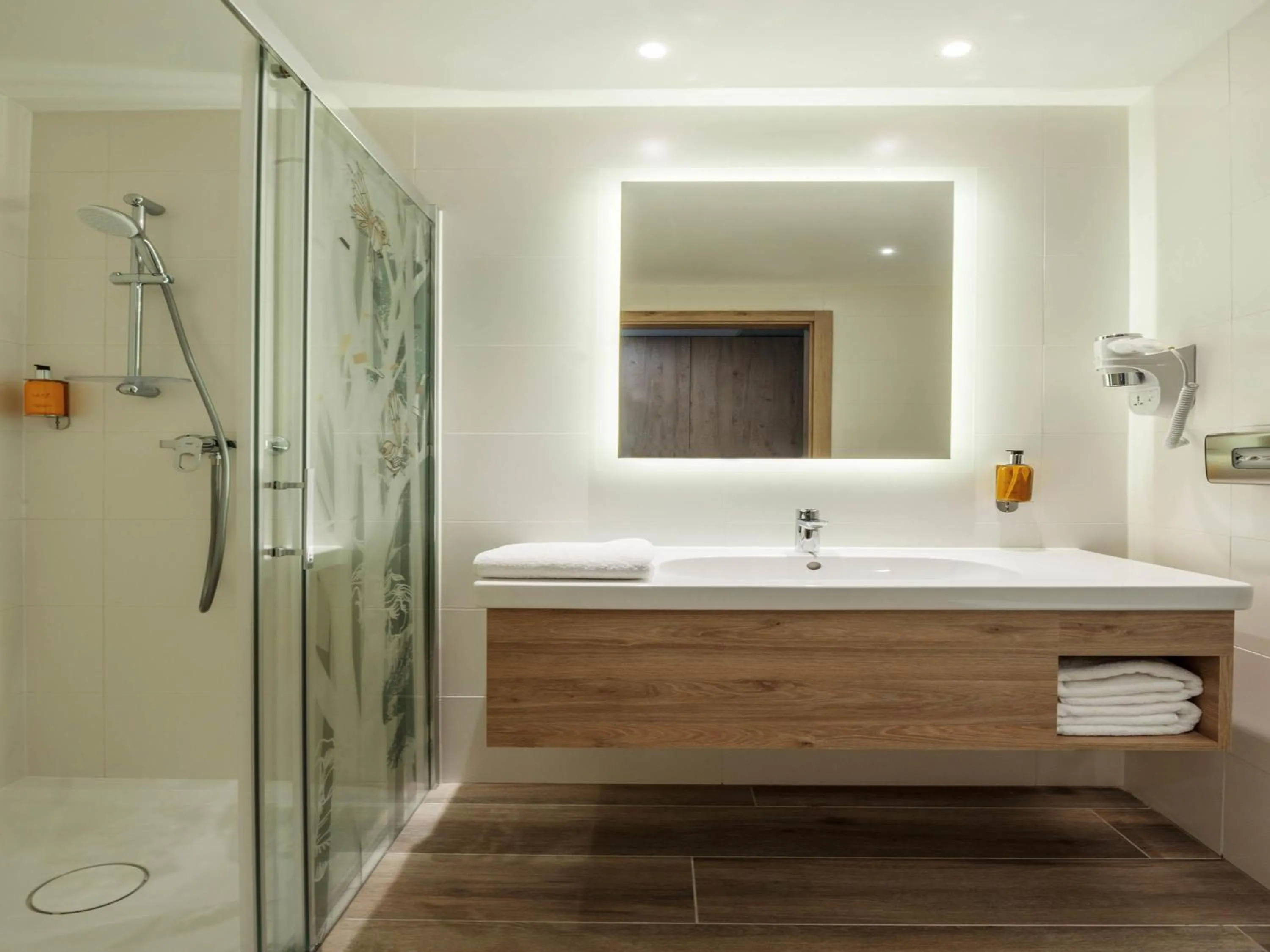 Bedroom in ibis Styles Kraków East