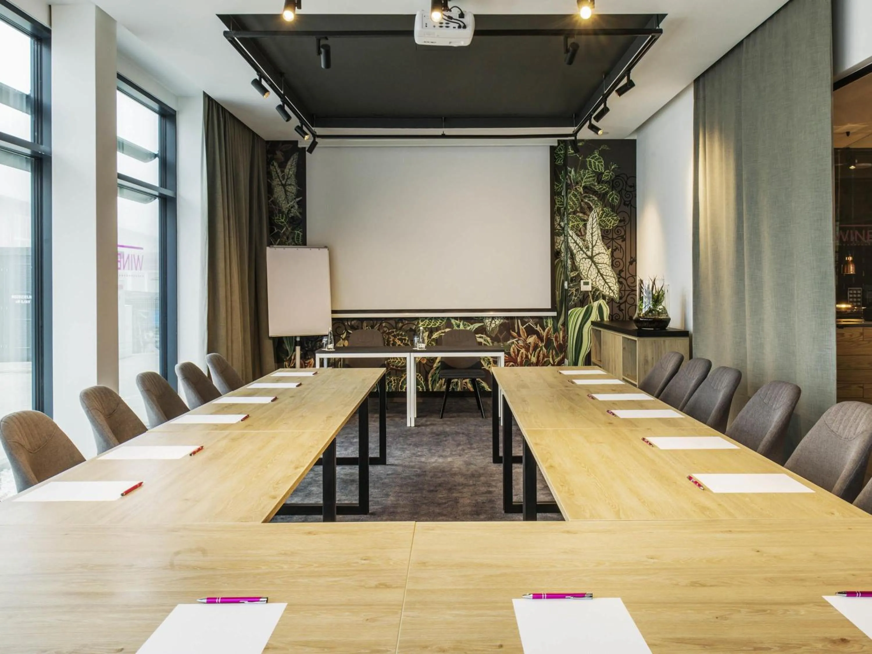 Meeting/conference room in ibis Styles Kraków East