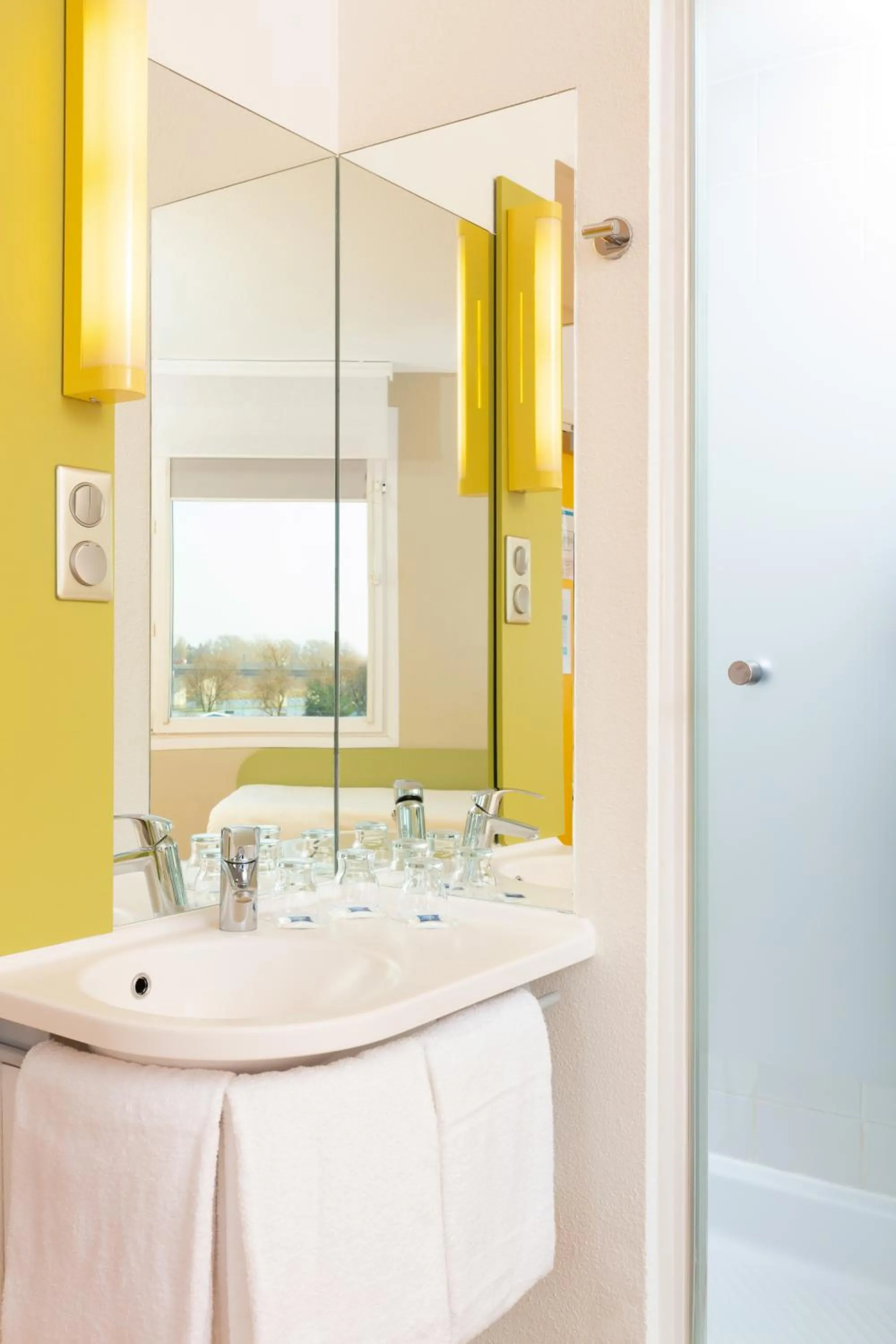 Shower in ibis budget Warszawa Centrum