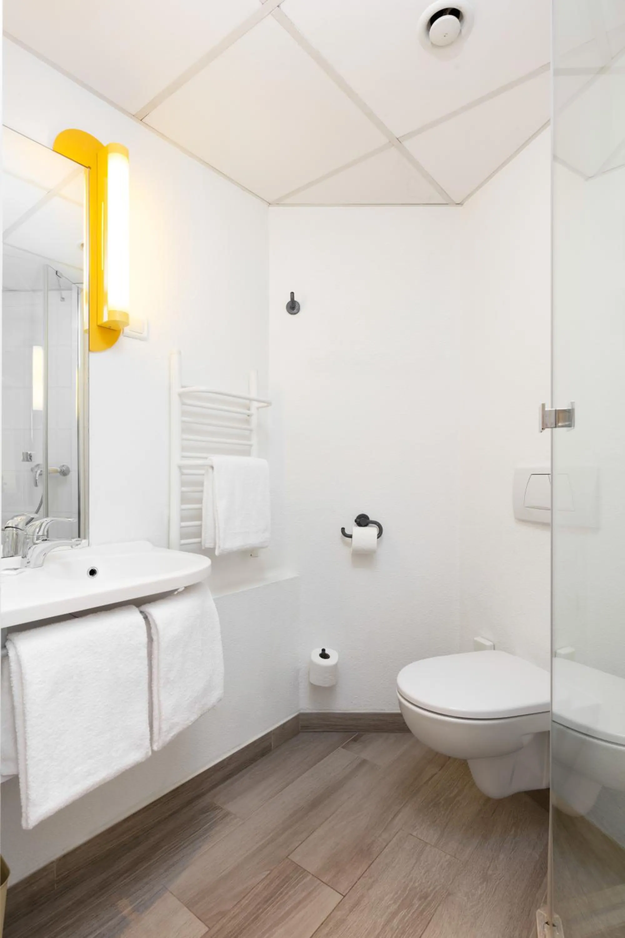 Shower in ibis budget Warszawa Centrum