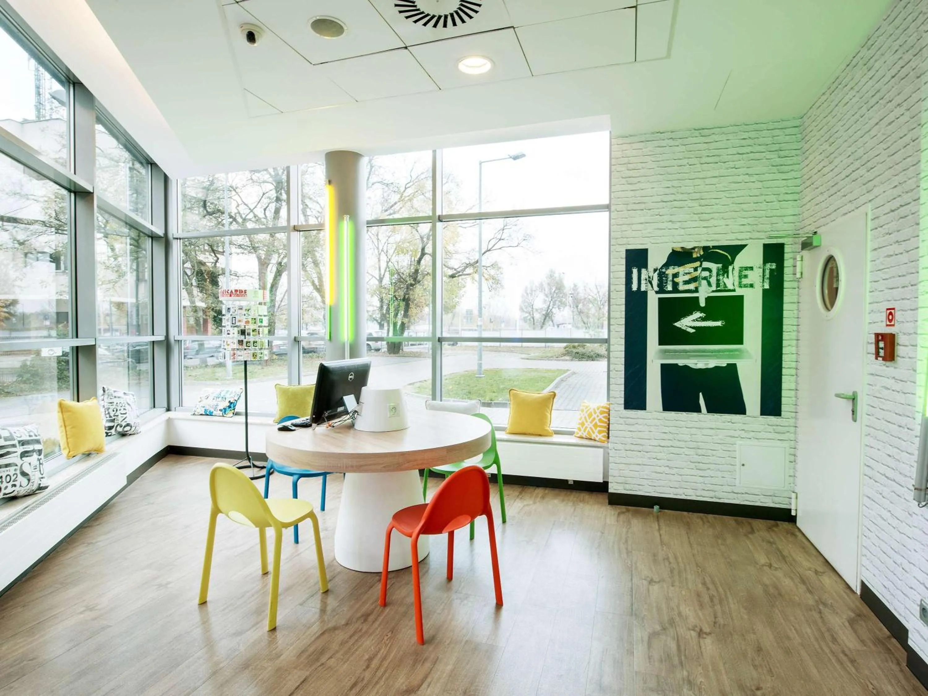 Lobby or reception in ibis budget Warszawa Centrum