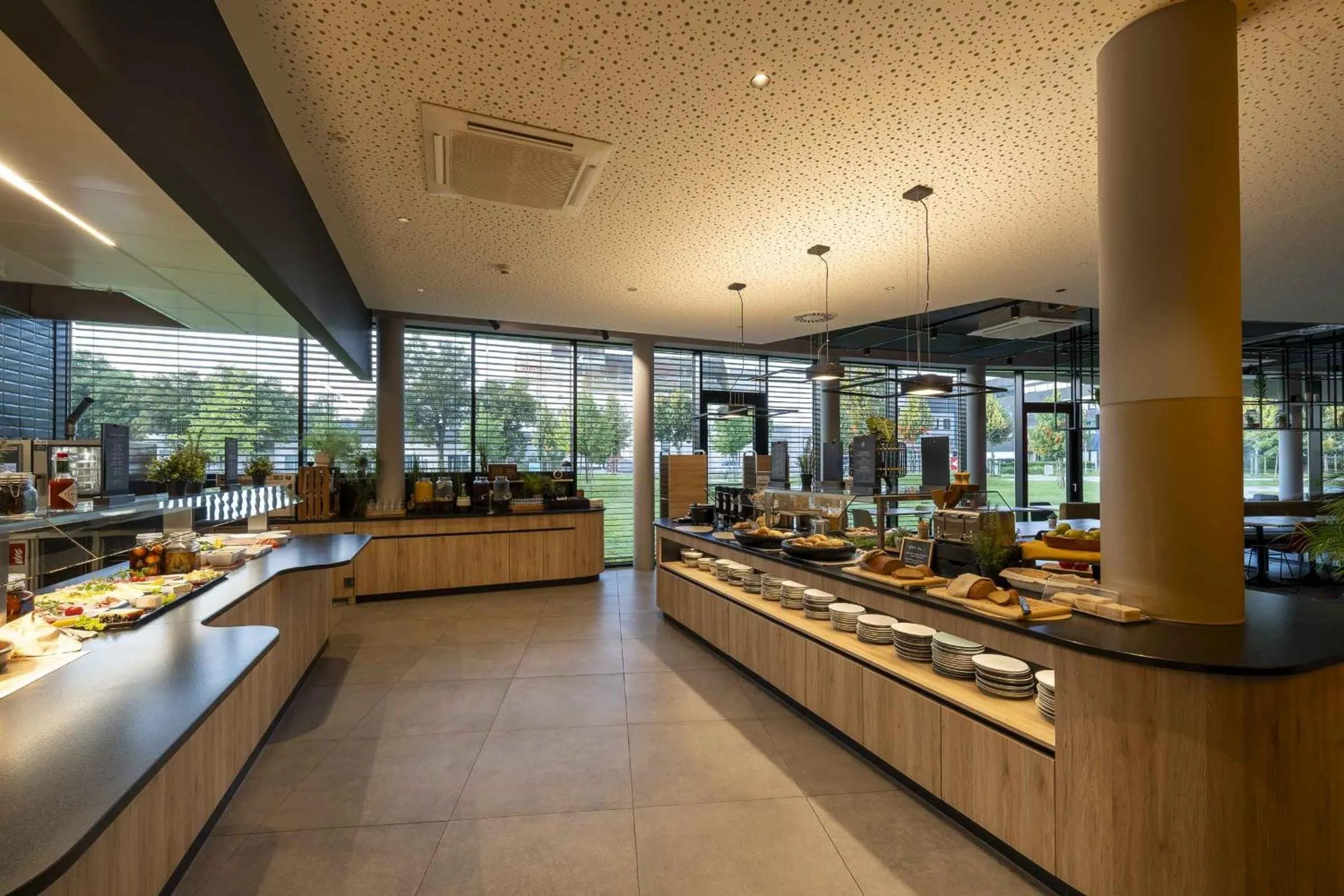 Buffet breakfast in ibis Wels