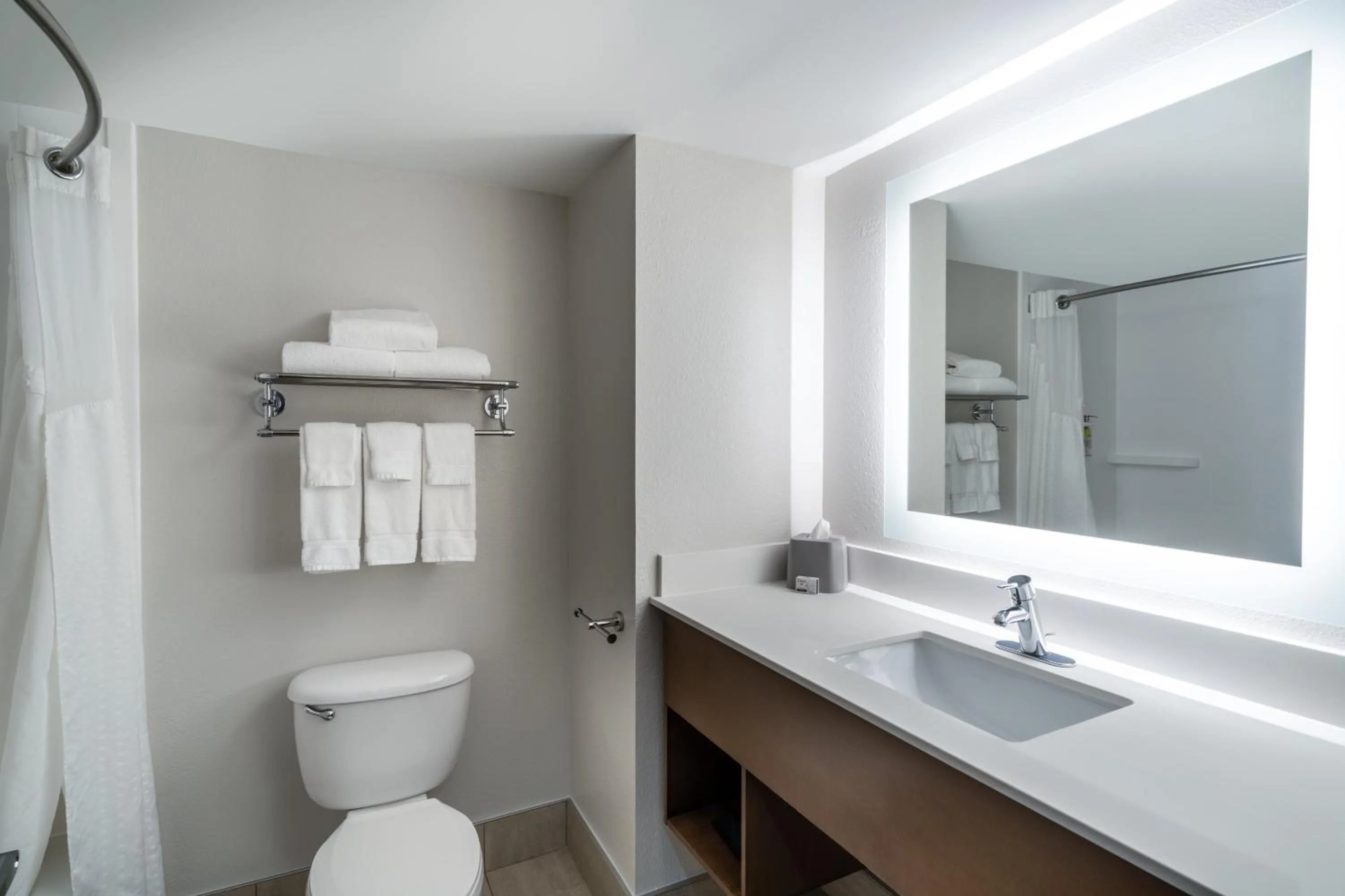 Photo of the whole room in Holiday Inn Express Hotel & Suites Bluffton at Hilton Head Area by IHG