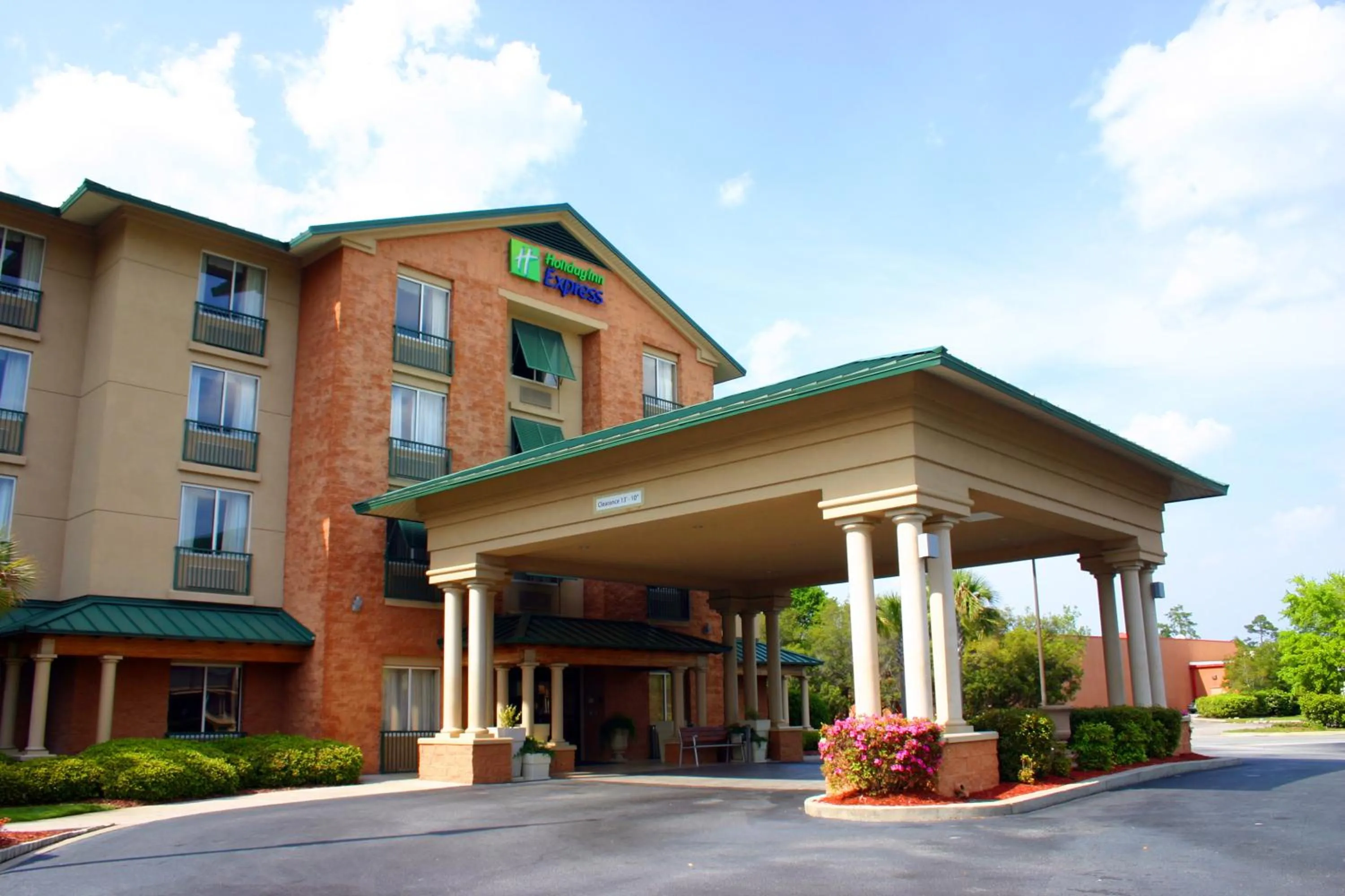 Property building in Holiday Inn Express Hotel & Suites Bluffton at Hilton Head Area by IHG