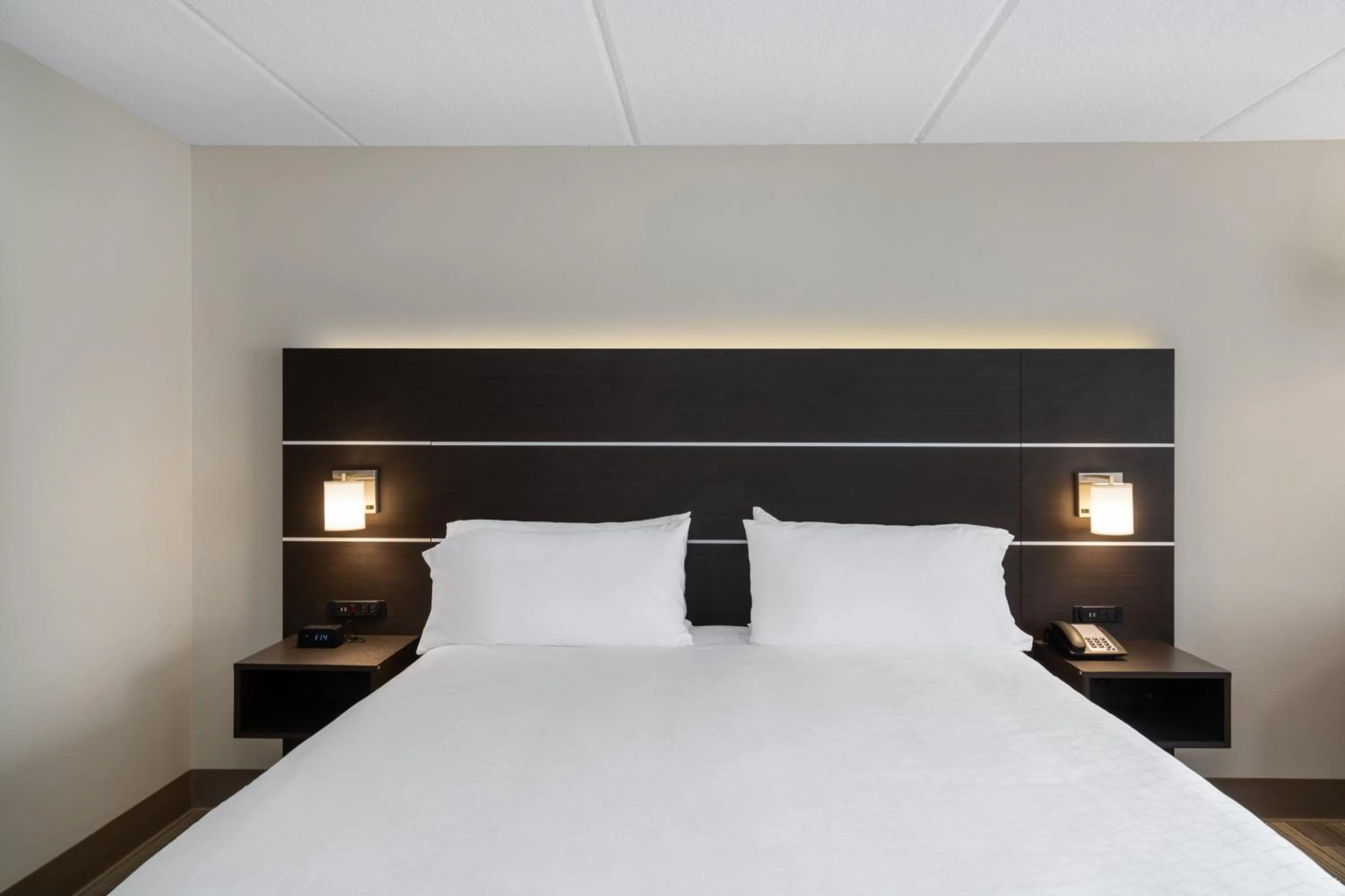 Photo of the whole room, Bed in Holiday Inn Express Hotel & Suites Bluffton at Hilton Head Area by IHG