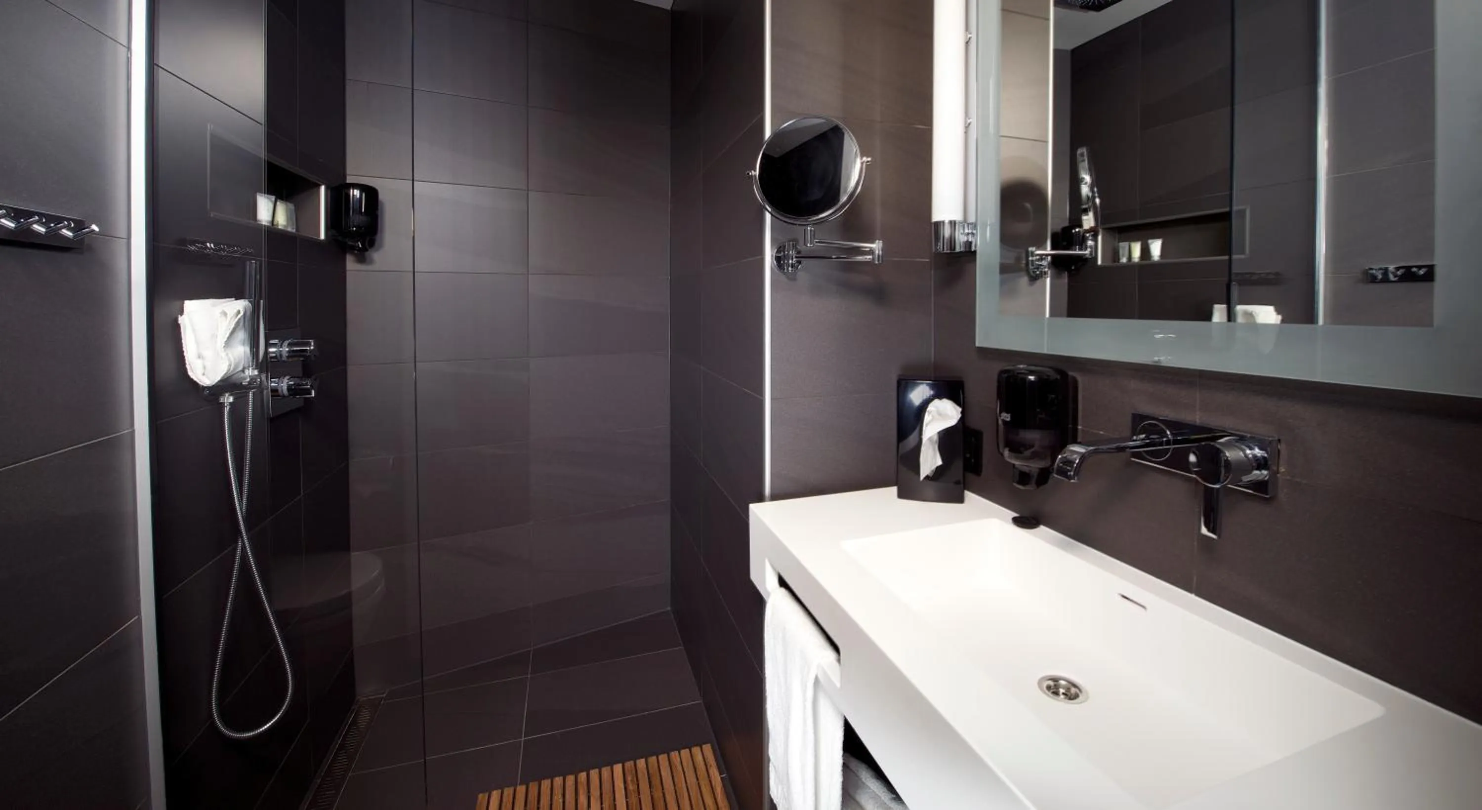 Bathroom in Hotel No13