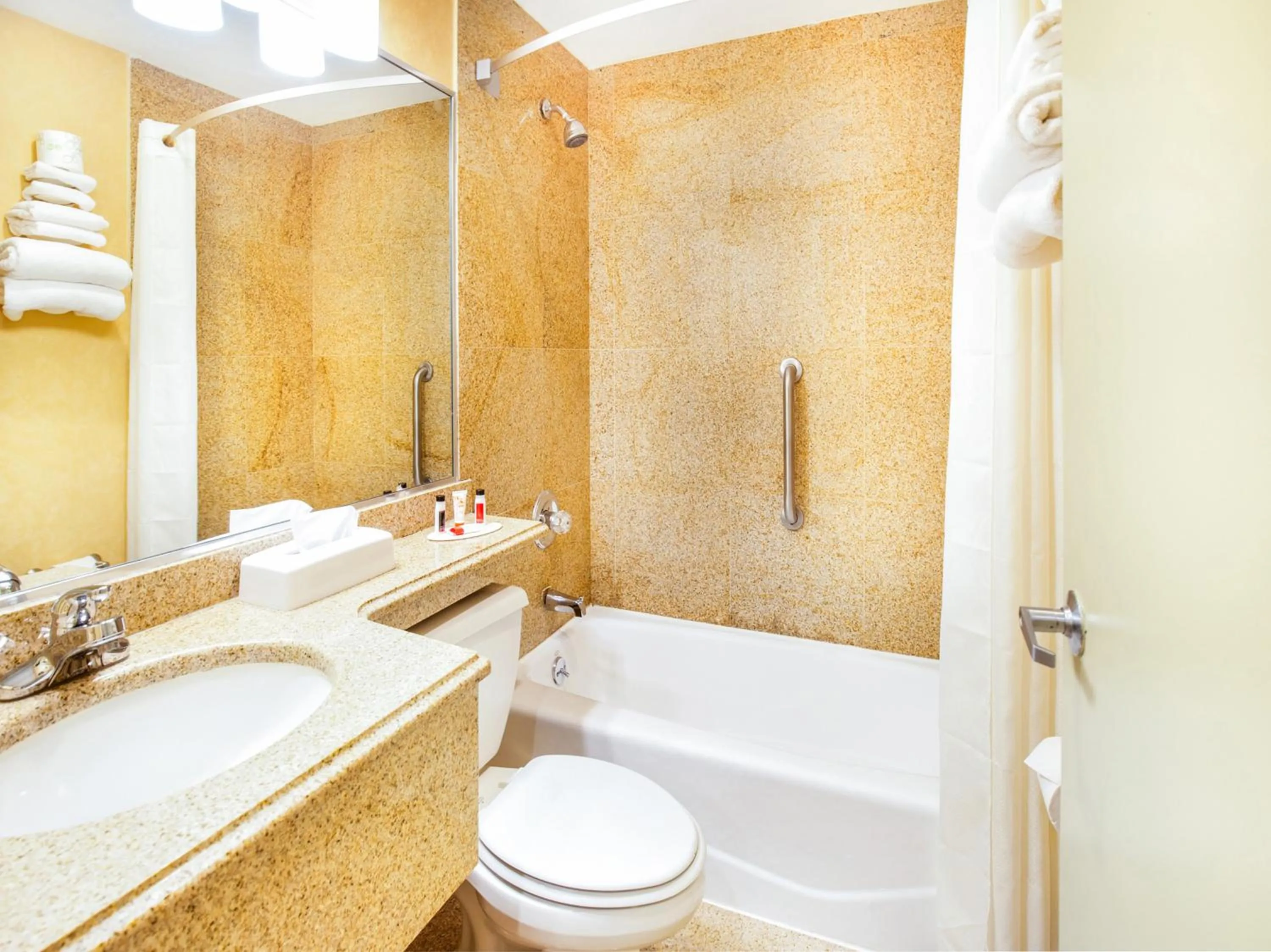 Bathroom in Quality Inn JFK Airport Rockaway Blvd